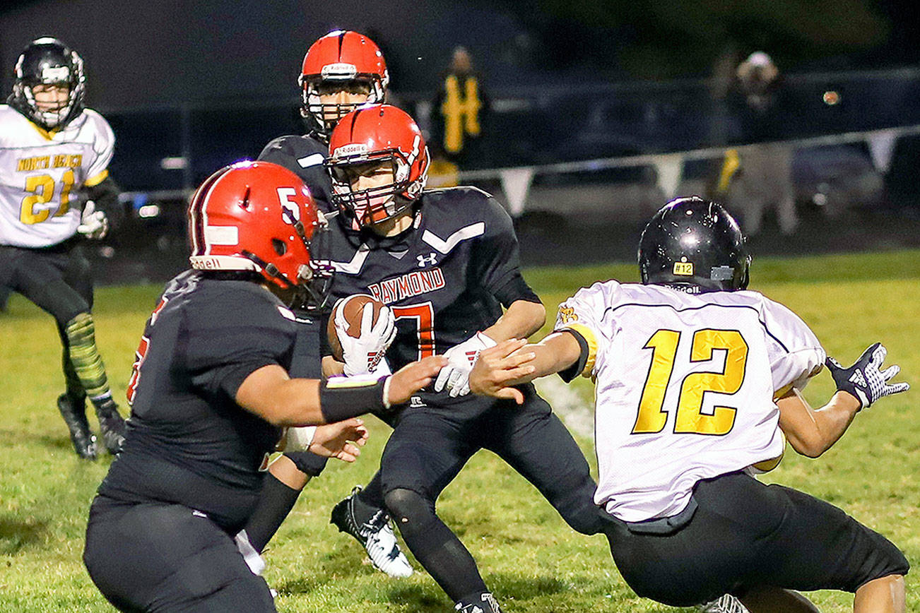 Prep Football Roundup: Raymond routs North Beach to stay in Pacific League race