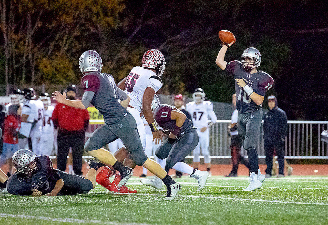 Montesano quarterback Trace Ridgway, right, looks to pass to running back Aydan Darst (7) against Tenino on Oct. 25. Montesano hosts King’s Way Christian on Friday in a 1A State crossover game. (Photo by Shawn Donnelly)