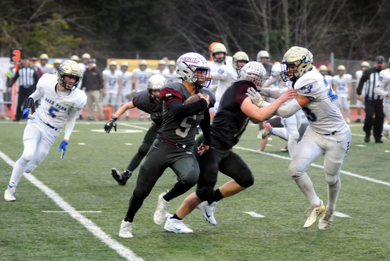 Montesano running back Isaac Pierce (5) takes off on a 43-yard run in the third quarter of Montesano’s 20-17 loss in a 1A State Tournament quarterfinal game on Saturday at Jack Rottle Field in Montesano. (Ryan Sparks | Grays Harbor News Group)