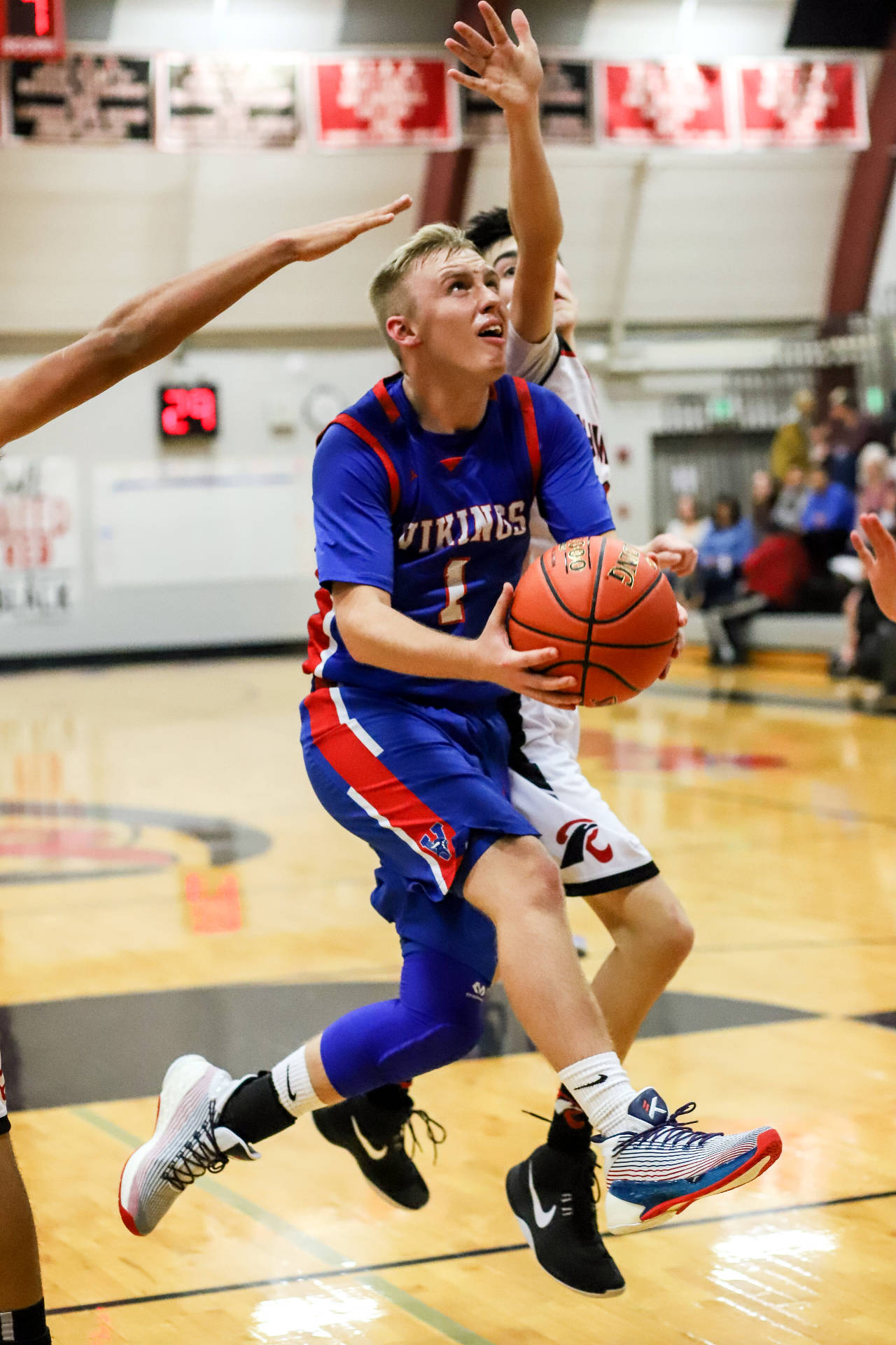 Willapa Valley’s Carter Pearson drives to the basket during Wednesday’s victory over Raymond at Raymond High School. (Photo by Larry Bale)