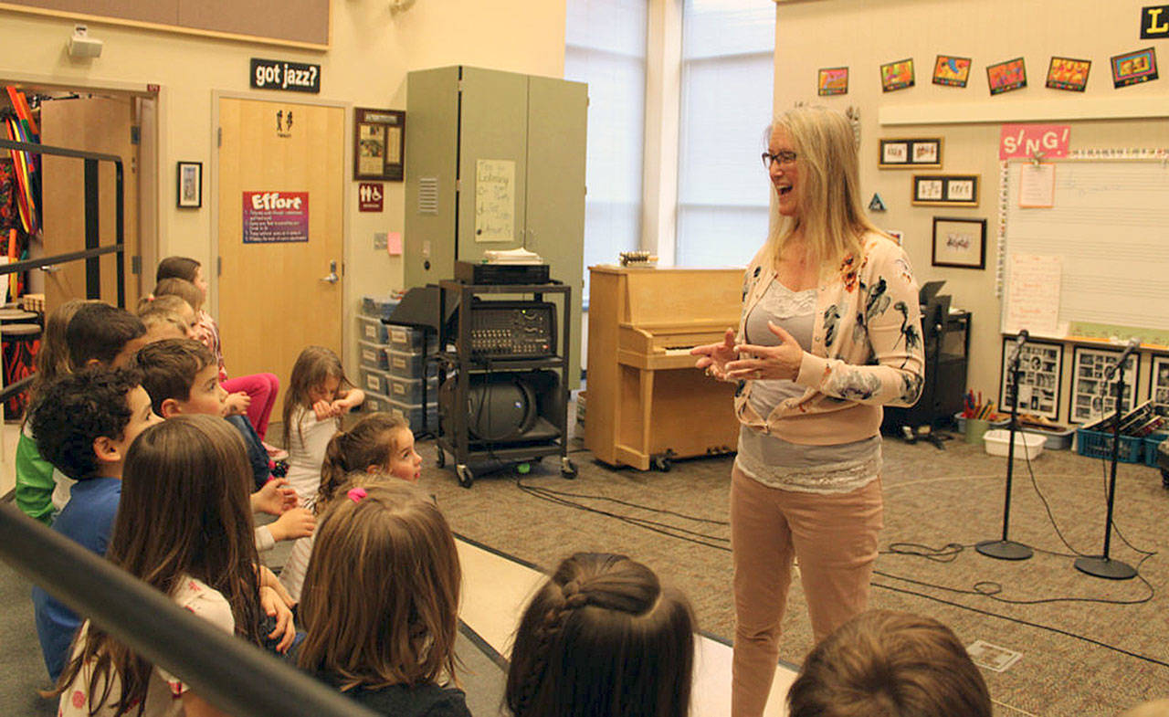Grass Valley Elementary School music teacher Natalie Wilson (right) teaches a group of kindergarten students on Dec. 19. Wilson, who has taught at Camas schools for 35 years and leads one of the only elementary school-level vocal jazz ensembles in the United States, will soon be inducted into the Washington State Music Educators Association’s Hall of Fame. (Photo by Kelly Moyer/Post-Record)