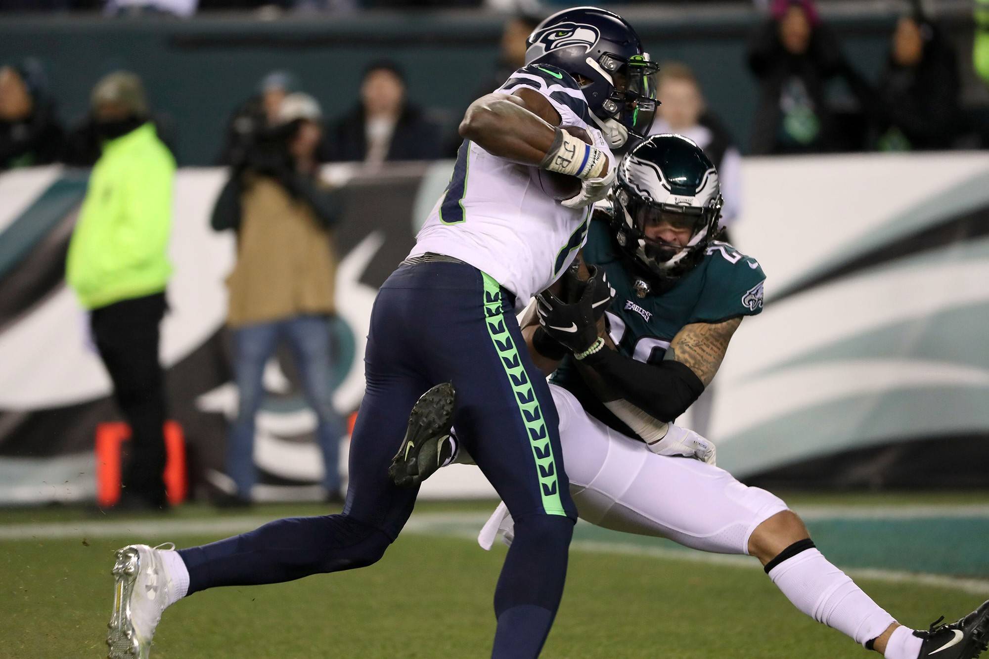 Philadelphia Eagles cornerback Avonte Maddox tries to take down Seattle Seahawks wide receiver D.K. Metcalf after a 53-yard reception on Sunday, Jan. 5, 2020. (Michael Bryant/The Philadelphia Inquirer/TNS)