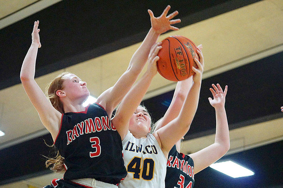 Friday Roundup: Ilwaco downs Raymond to put Pacific League title within reach