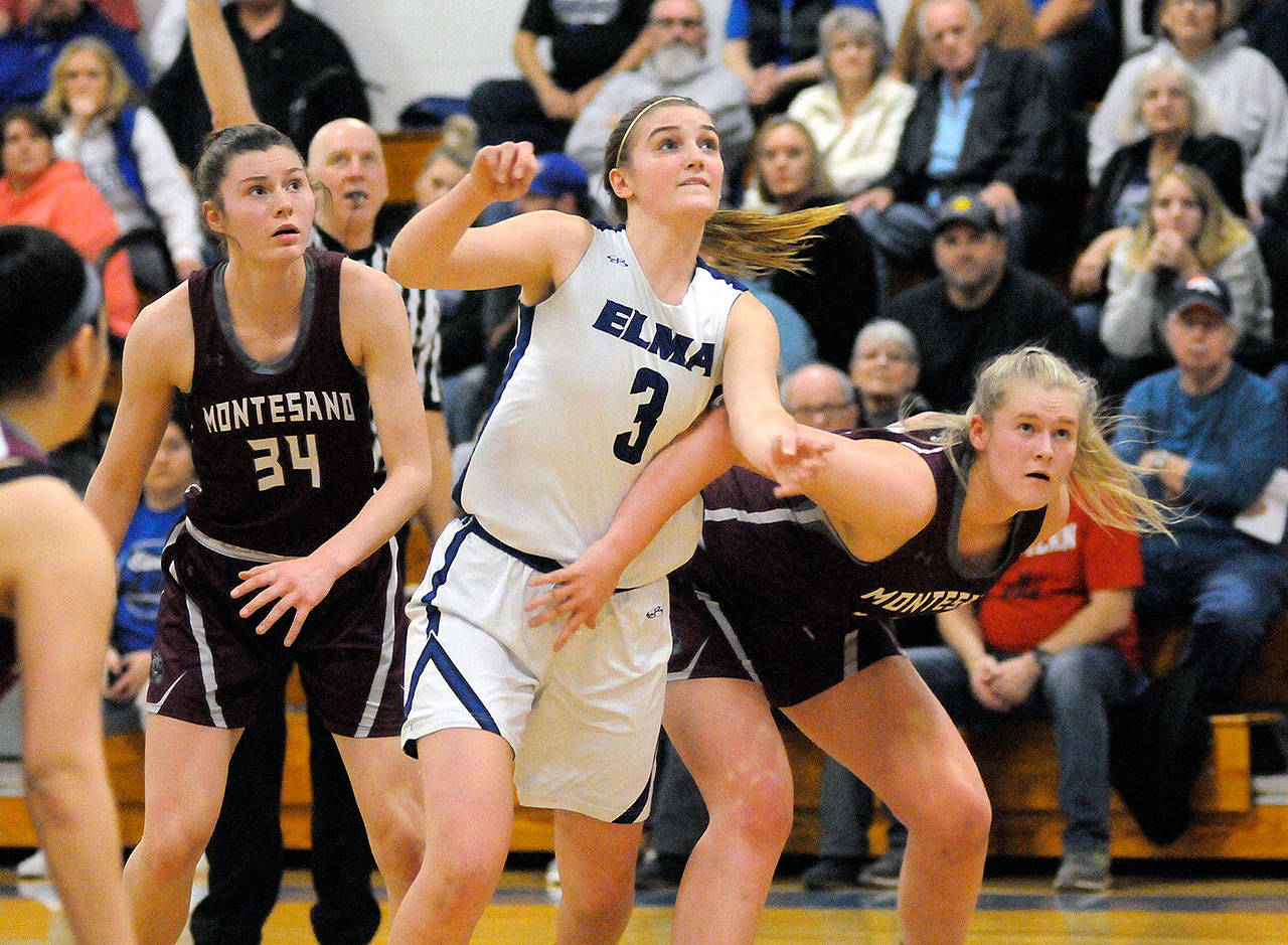 Elmas Jalyn Sackrider (3) was named the 1A Evergreen League MVP for the second consecutive season the league announced on Monday. Sackrider is flanked by Montesanos McKynnlie Dalan (34) and Zoe Hutchings, who were also named to the all-league team. (Daily World file photo)