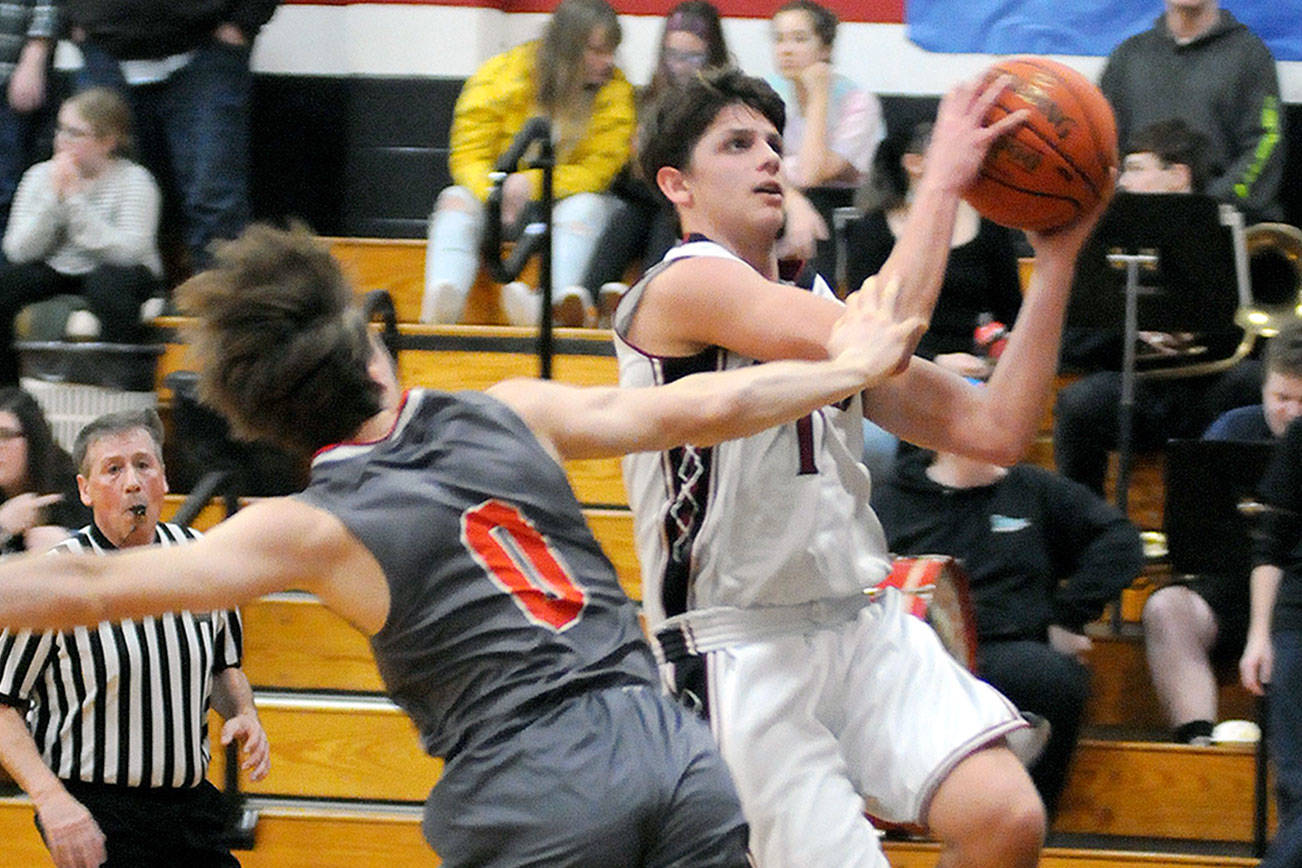 Ocosta punches ticket to district tourney with nail-biting win over Kalama