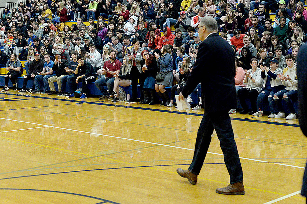 Gov. Jay Inslee walks to the podium before his speech to Aberdeen High School students in the gym on Wednesday. (Thorin Sprandel | Grays Harbor News Group)