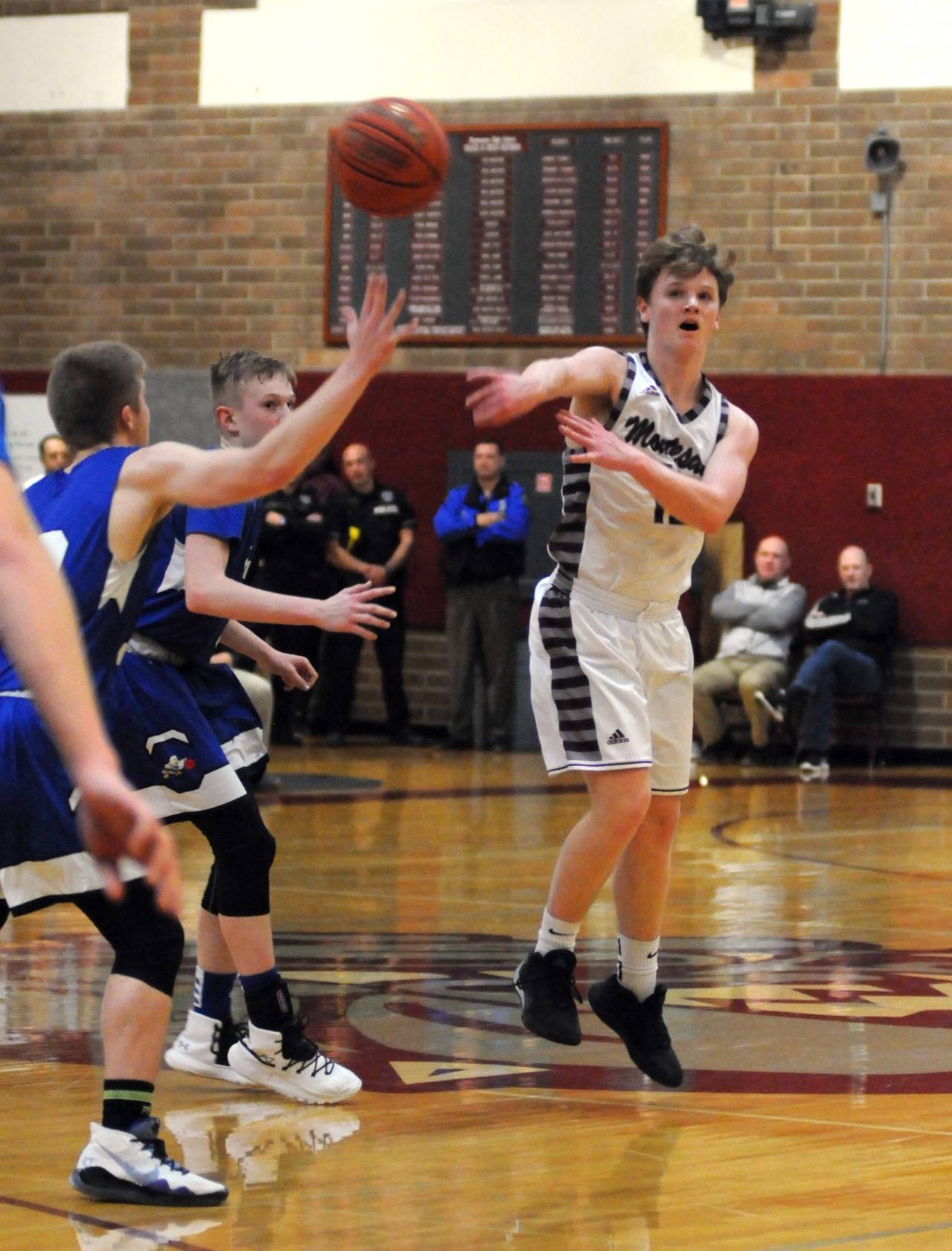 Montesano’s Carter Olsen, right, dishes a no-look pass for an assist during the Bulldogs’ 71-43 victory in a 1A District 4 Tournament consolation game Tuesday at Montesano High School. Olsen had 20 points to lead all scorers. (Ryan Sparks | Grays Harbor News Group)