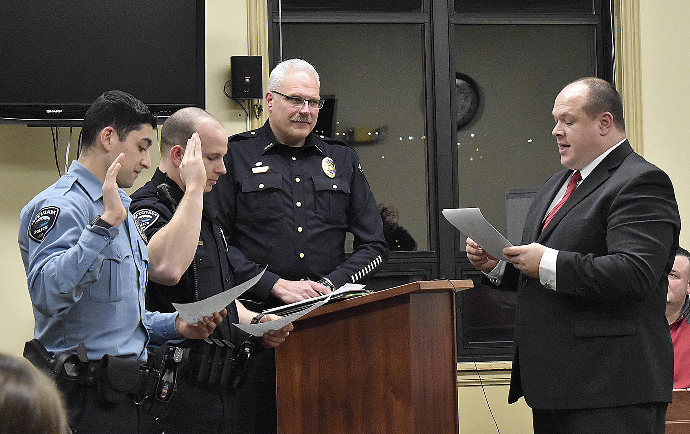 DAN HAMMOCK | GRAYS HARBOR NEWS GROUP                                 Hoquiam Mayor Ben Winkelman, right, swears in Hoquiam Police officers Israel Fernandez, left, and Stefan Green, second from left, at Monday’s City Council meeting. Police Chief Jeff Myers introduced the two.