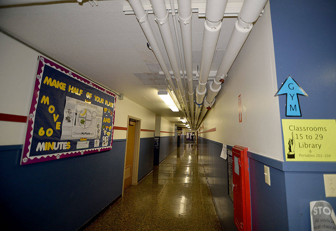 Heating pipes line the hallway ceilings at Stevens Elementary School on Wednesday. (Thorin Sprandel | Grays Harbor News Group)