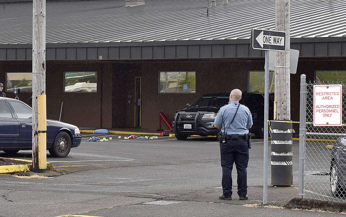 DAN HAMMOCK | GRAYS HARBOR NEWS GROUP                                 An officer secures the scene of an officer-involved shooting in the east parking lot of the Aberdeen Police Department Tuesday afternoon.