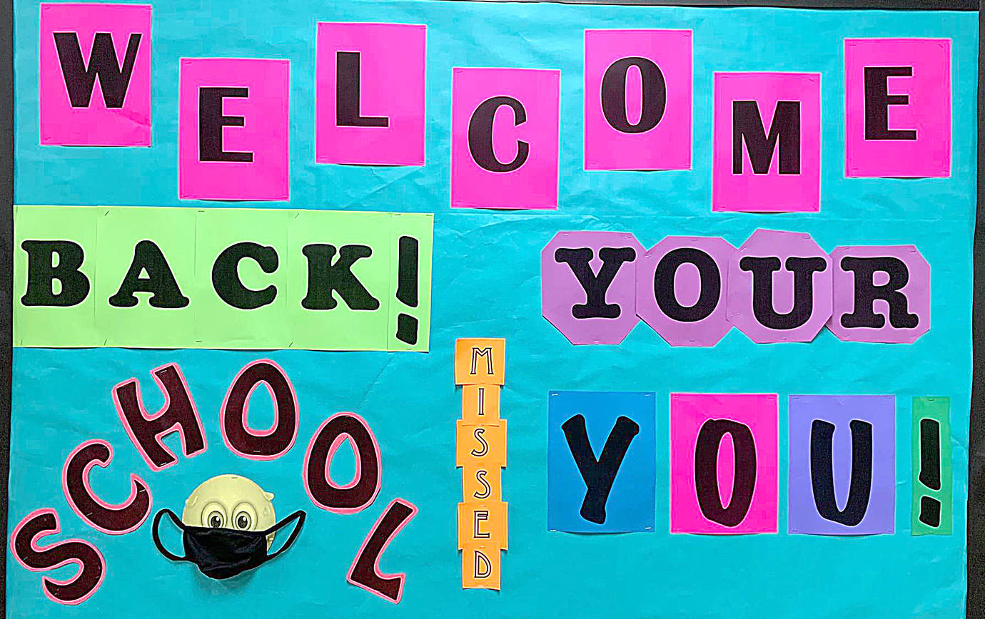 COURTESY PHOTO One of the many colorful “welcome back” signs at Raymond Elementary School. In-person learning resumed Monday, and the school district announced Thursday that an “individual” at the school tested positive for COVID-19.