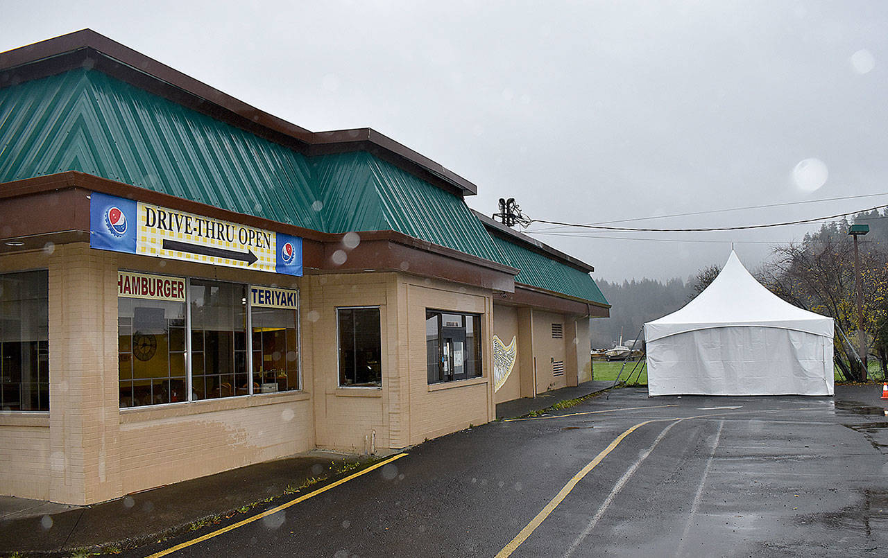 DAN HAMMOCK | THE DAILY WORLD
One of three tents rented by the City of Hoquiam to allow local restaurants to serve sit-down diners is set up next to Speed Bowls on Lincoln Street.