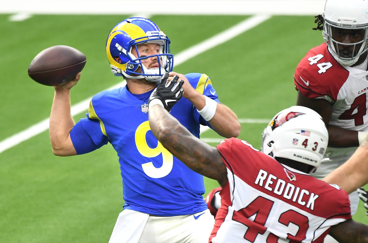 Los Angeles Rams quarterback John Wolford throws a pass against the Arizona Cardinals defense in the first quarter on Sunday, Jan. 3, 2021 at SoFi Stadium in Inglewood, California. (Wally Skalij/Los Angeles Times/TNS)