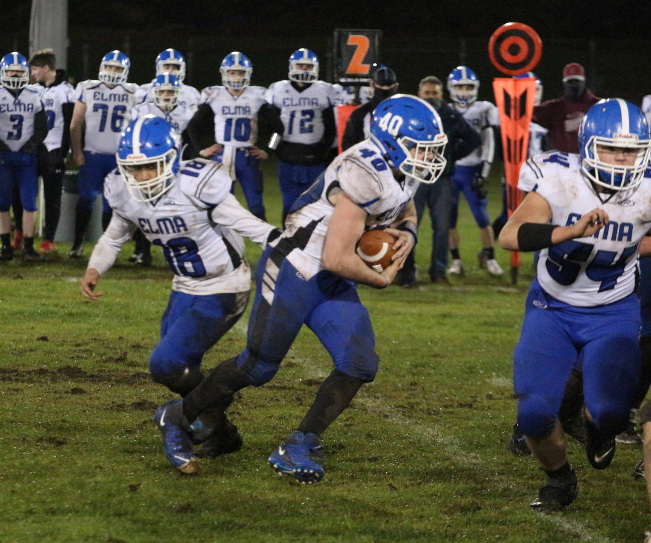 Elma running back Conan Baxter (40) receives a hand-off from quarterback René Duran during Elma’s 32-8 victory over Hoquiam on Friday in Hoquiam. (Ryan Sparks | The Daily World)