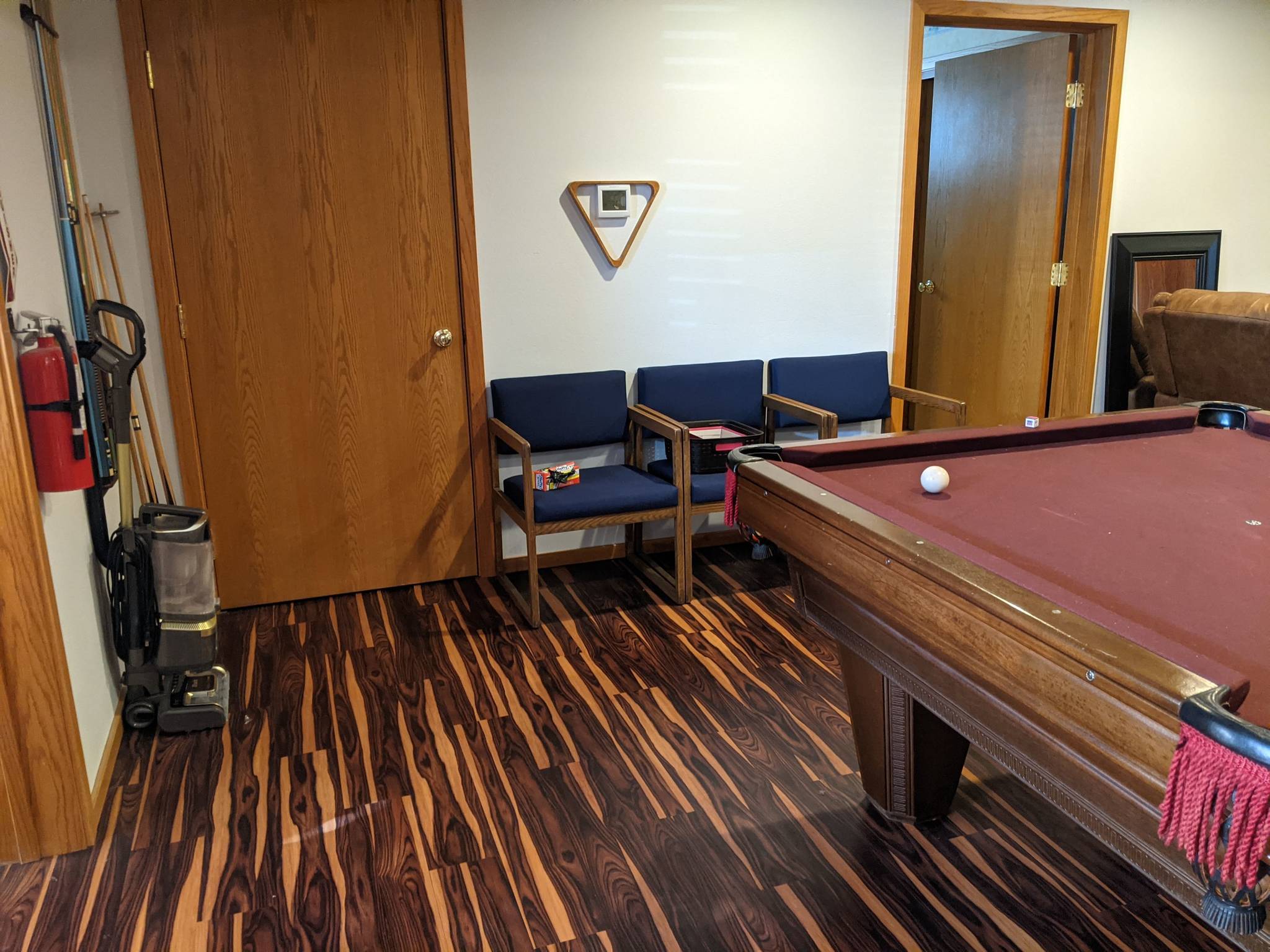 DAVE HAVILAND | THE DAILY WORLD 
A pool table and chairs in the common area of the shelter.