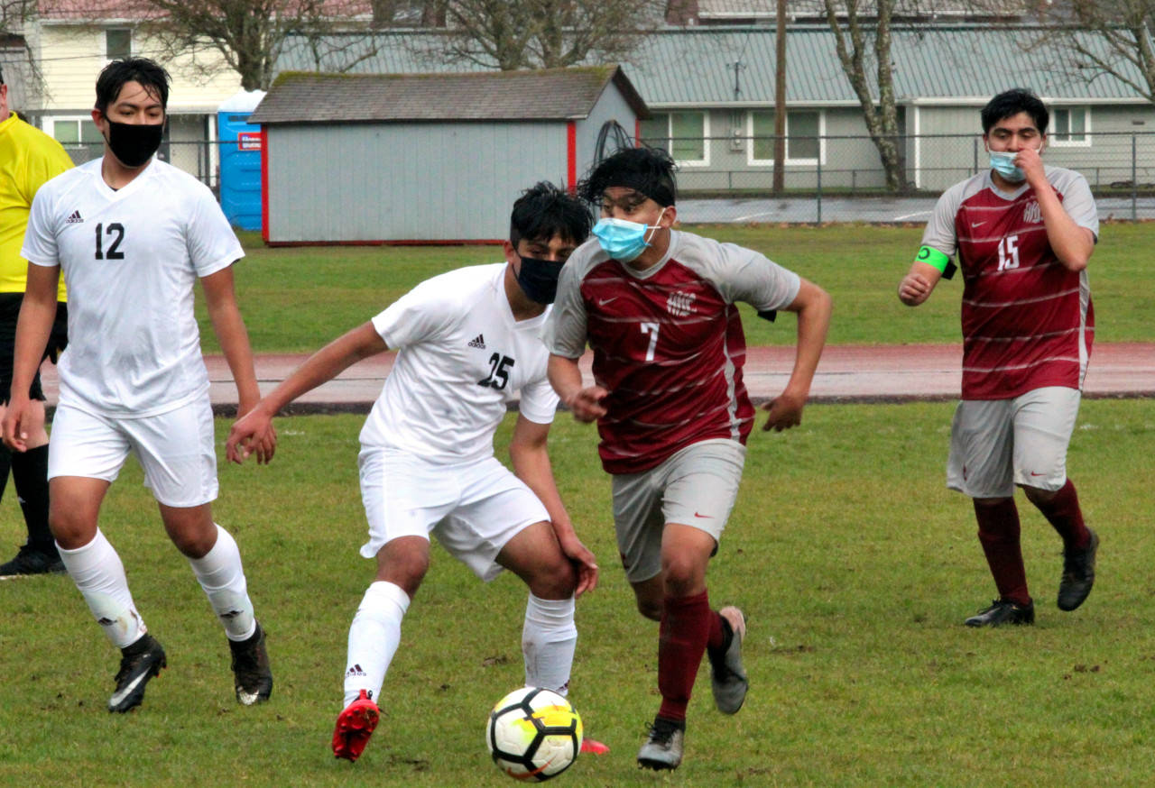 Raymond-South Bend’s Jose Medina Moreno (25) defends against Hoquiam’s Kevin Catalan during the Grizzlies’ 8-0 victory on Wednesday in Hoquiam. (Photo by Ben Winkelman)