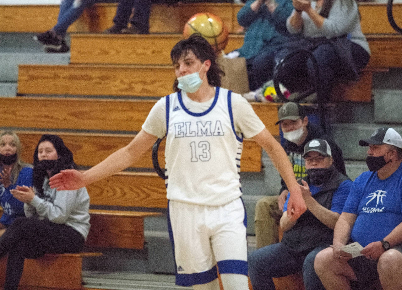 DAILY WORLD FILE PHOTO
Elma’s Sawyer Witt scored 14 points to lead the Eagles in a 51-50 win over Black Hills on Monday at Elma High School.