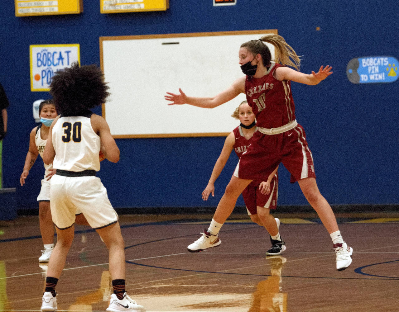 RYAN SPARKS | THE DAILY WORLD Hoquiam’s Sharaya Brydon (10) defends Aberdeen’s Maddi Gore during the Grizzlies’ 38-33 victory in a Myrtle Street Rivalry game on Saturday in Aberdeen.