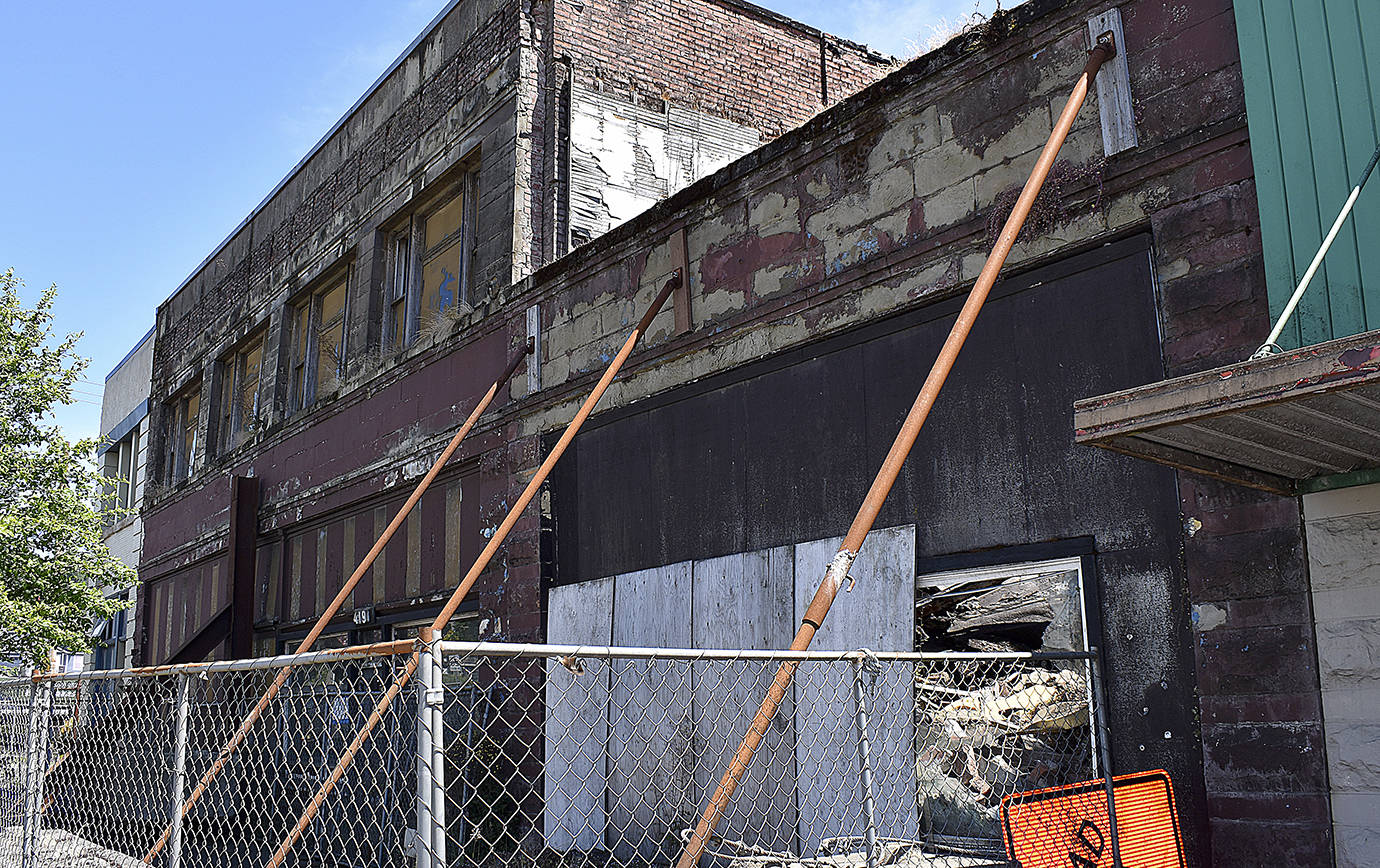 DAN HAMMOCK | THE DAILY WORLD 
The facade of the old Pioneer Paper Building on East Heron in Aberdeen has been supported by steel beams since late 2018, and the sidewalk below closed to protect pedestrians from the crumbling building.