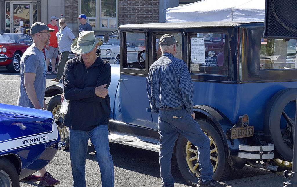 Hot rods, hot day River Run Revival car show draws more than 100