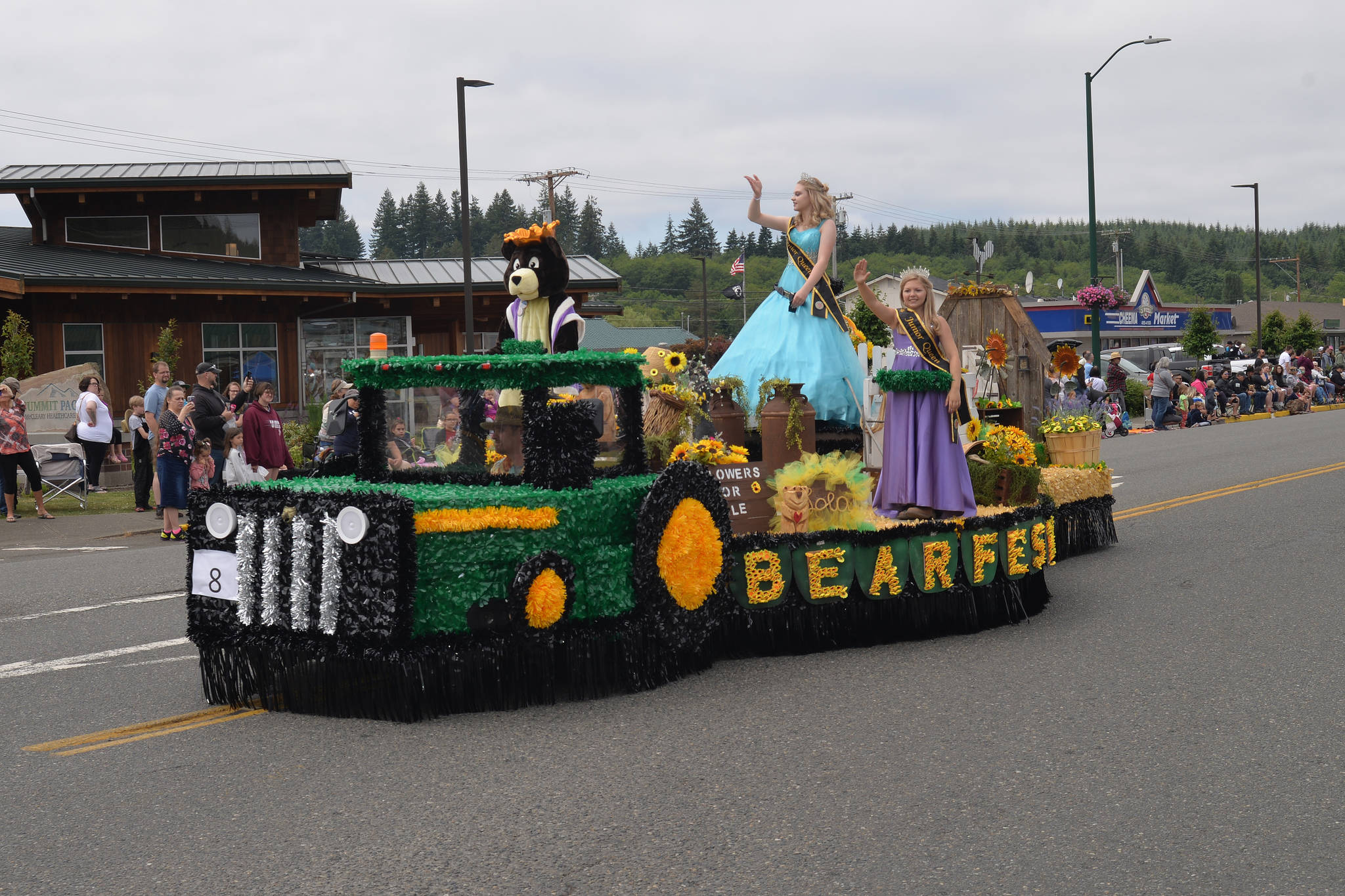 DAVE HAVILAND | THE DAILY WORLD 
McCleary Bear Festival royalty at the 62nd Annual Grand Parade.