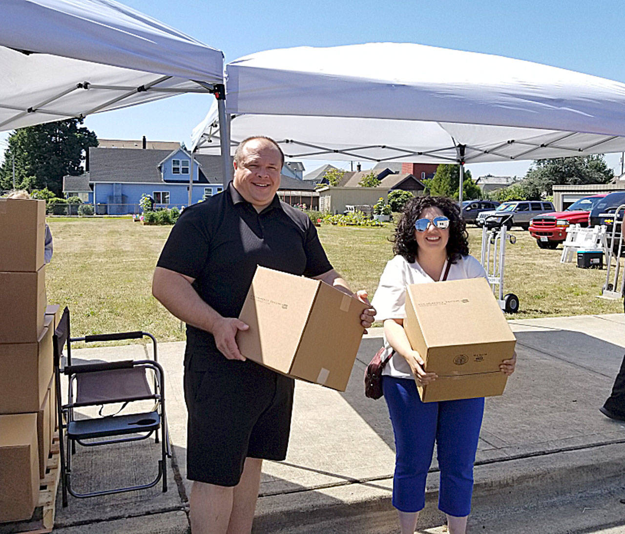 Hoquiam Mayor Ben Winkelman and Saron Lutheran-First Presbyterian Church Rev. Michelle de Beauchamp teamed with other partners to give away 100 boxes of produce and other groceries to Hoquiam residents Thursday. (Courtesy photo)