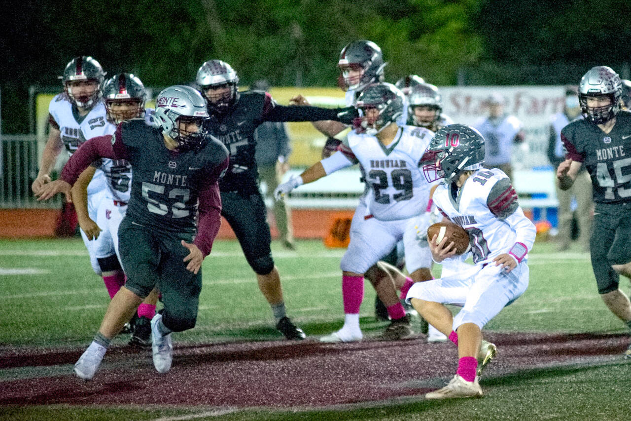 DAILY WORLD FILE PHOTO Montesano linebacker Mateo Sanchez (52) and Hoquiam quarterback Zander Jump (10) were both named to the 1A Evergreen All-League Team on Tuesday.