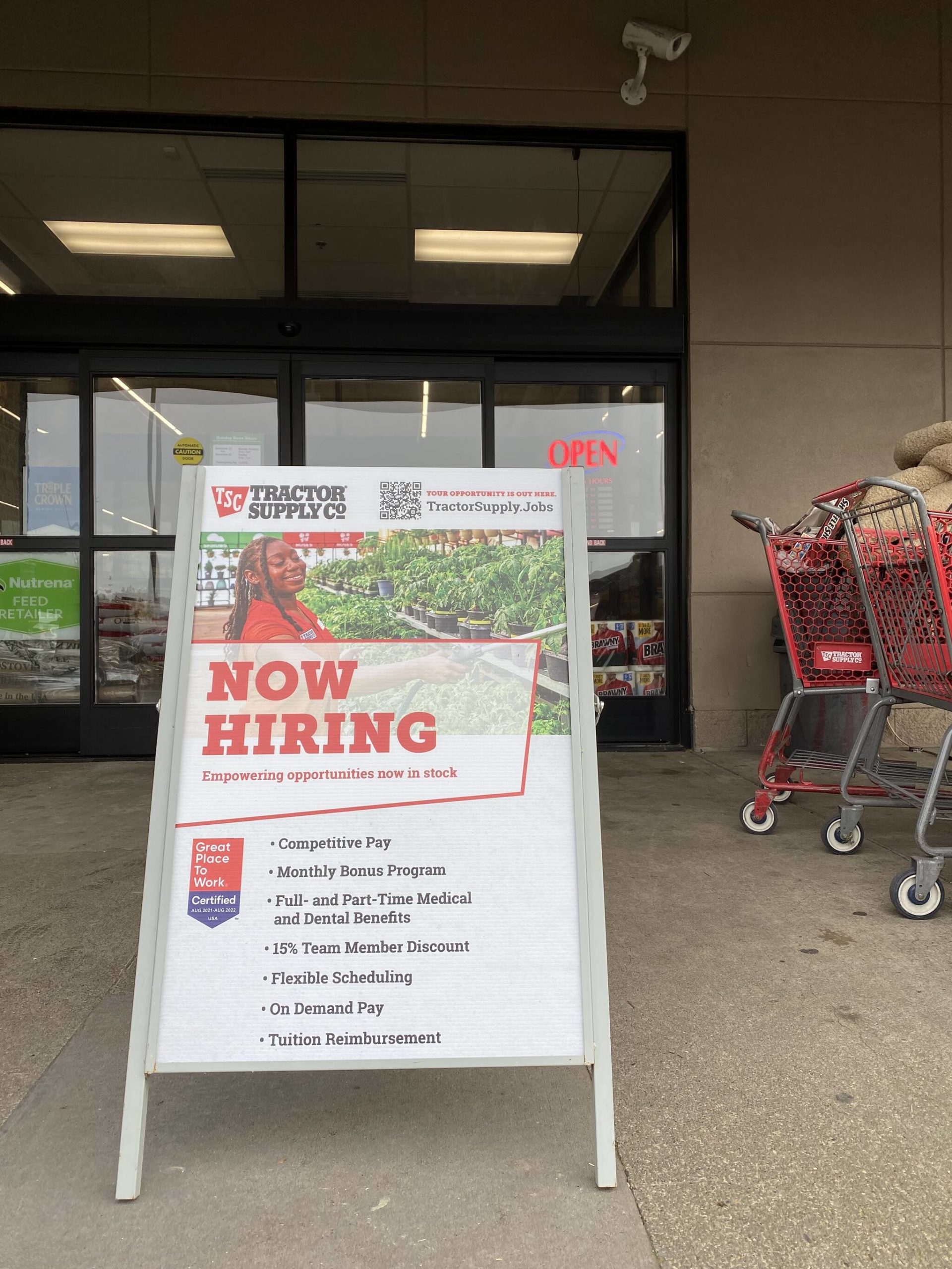 Over 1,600 residents of Grays Harbor County indicated they were looking for work in October, despite ongoing labor shortages.