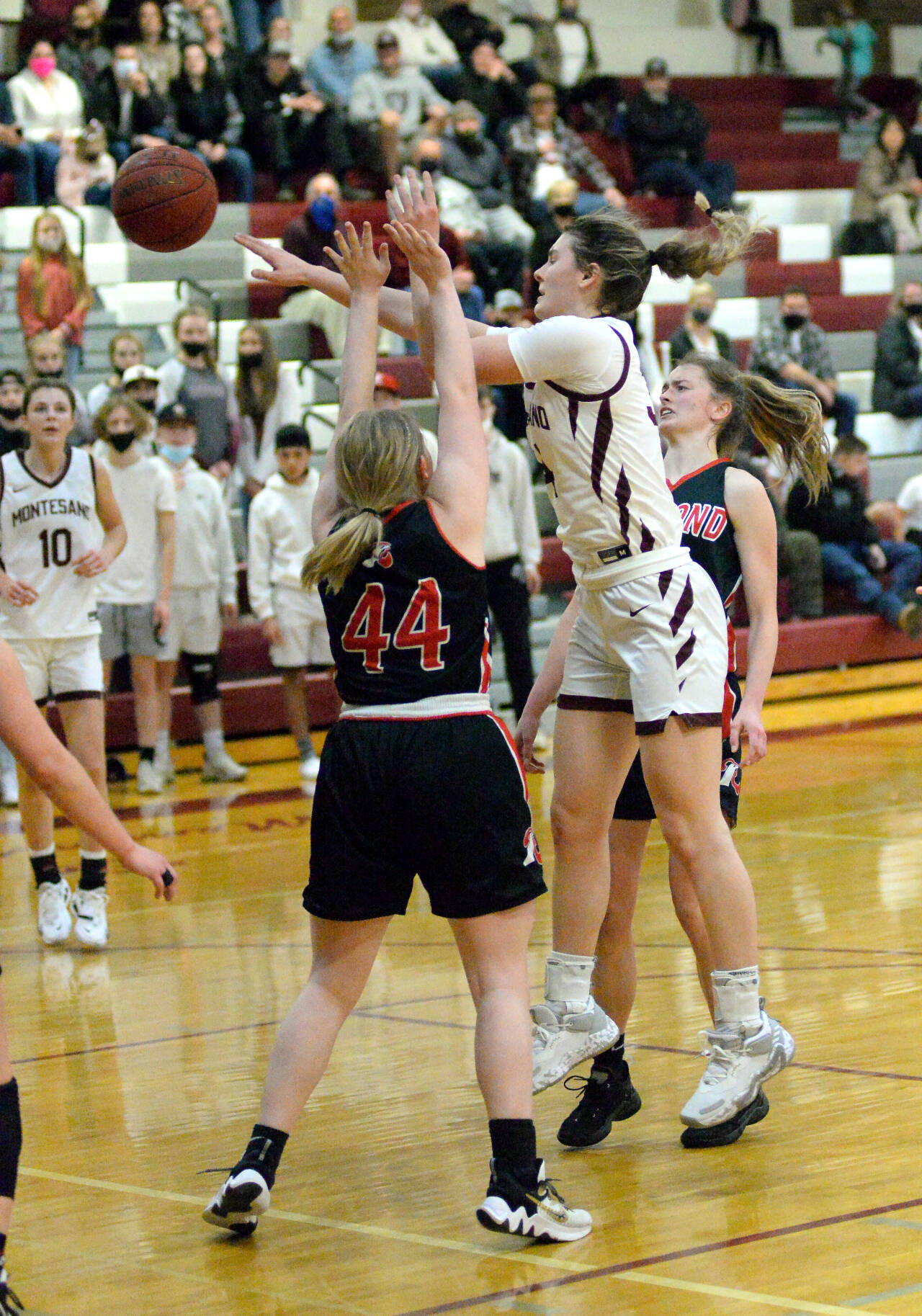 RYAN SPARKS | THE DAILY WORLD Montesano junior McKynnlie Dalan makes a pass while defended by Raymond’s Grace Busenius (44) during the Bulldogs 54-51 victory over Raymond on Friday in Montesano. Dalan scored 24 points and grabbed 15 rebounds to lead Monte to a come-from-behind victory.