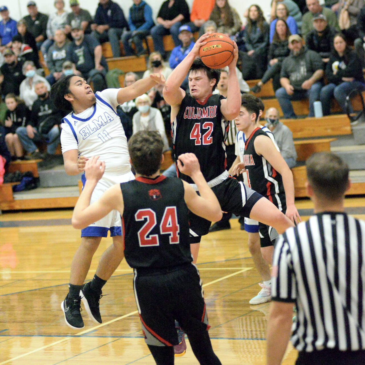 RYAN SPARKS | THE DAILY WORLD
Elma guard Tim Flores (11) battles Columbia-White Salmon's Carson Lanz for a rebound during the Eagles 69-46 victory on Friday in Elma.