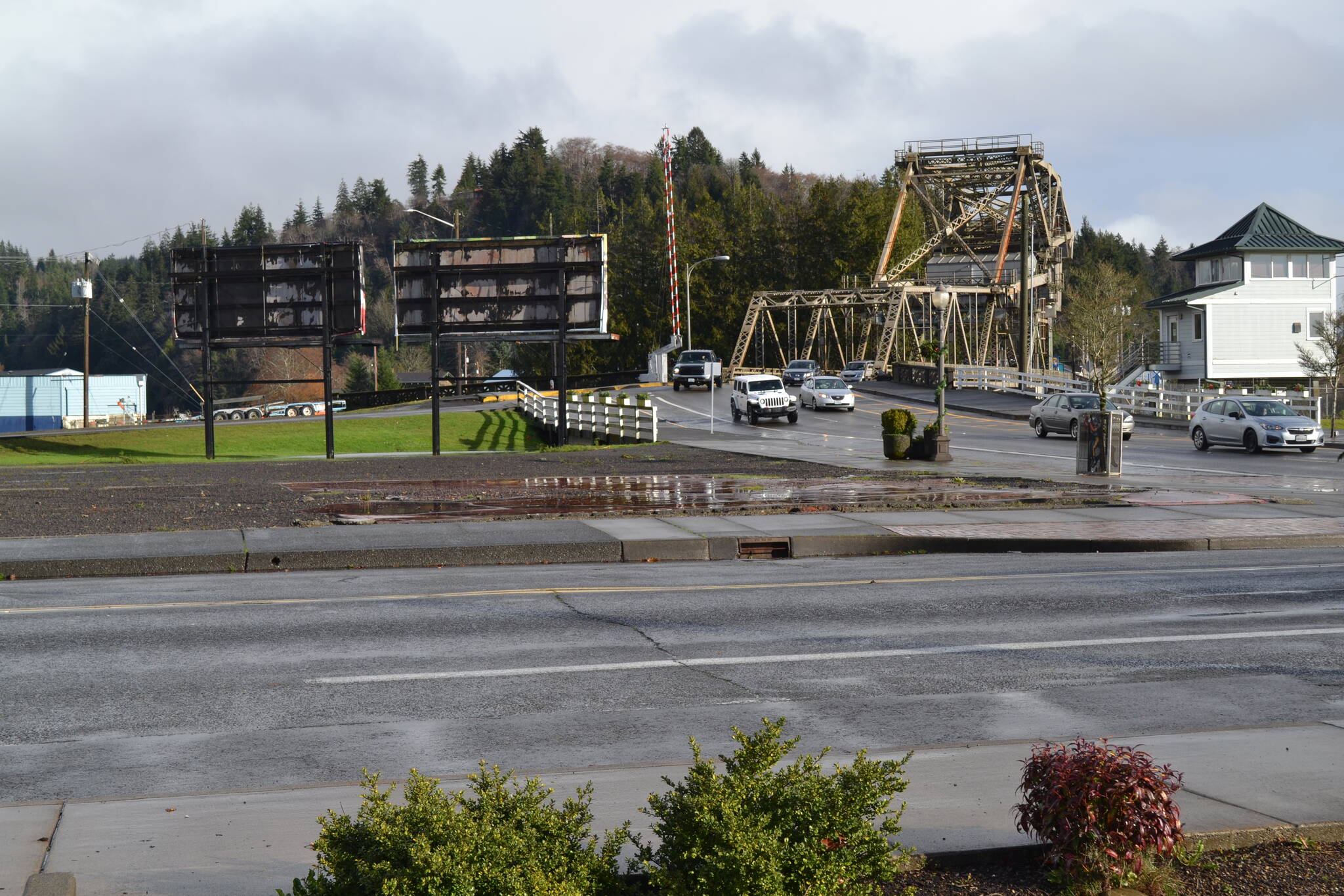 Wyatt Haupt Jr. | The Daily World 
Motor vehicles make their way across Wishkah Street Bridge during a pause in the rain over the weekend on Sunday afternoon, Dec. 12, 2021.