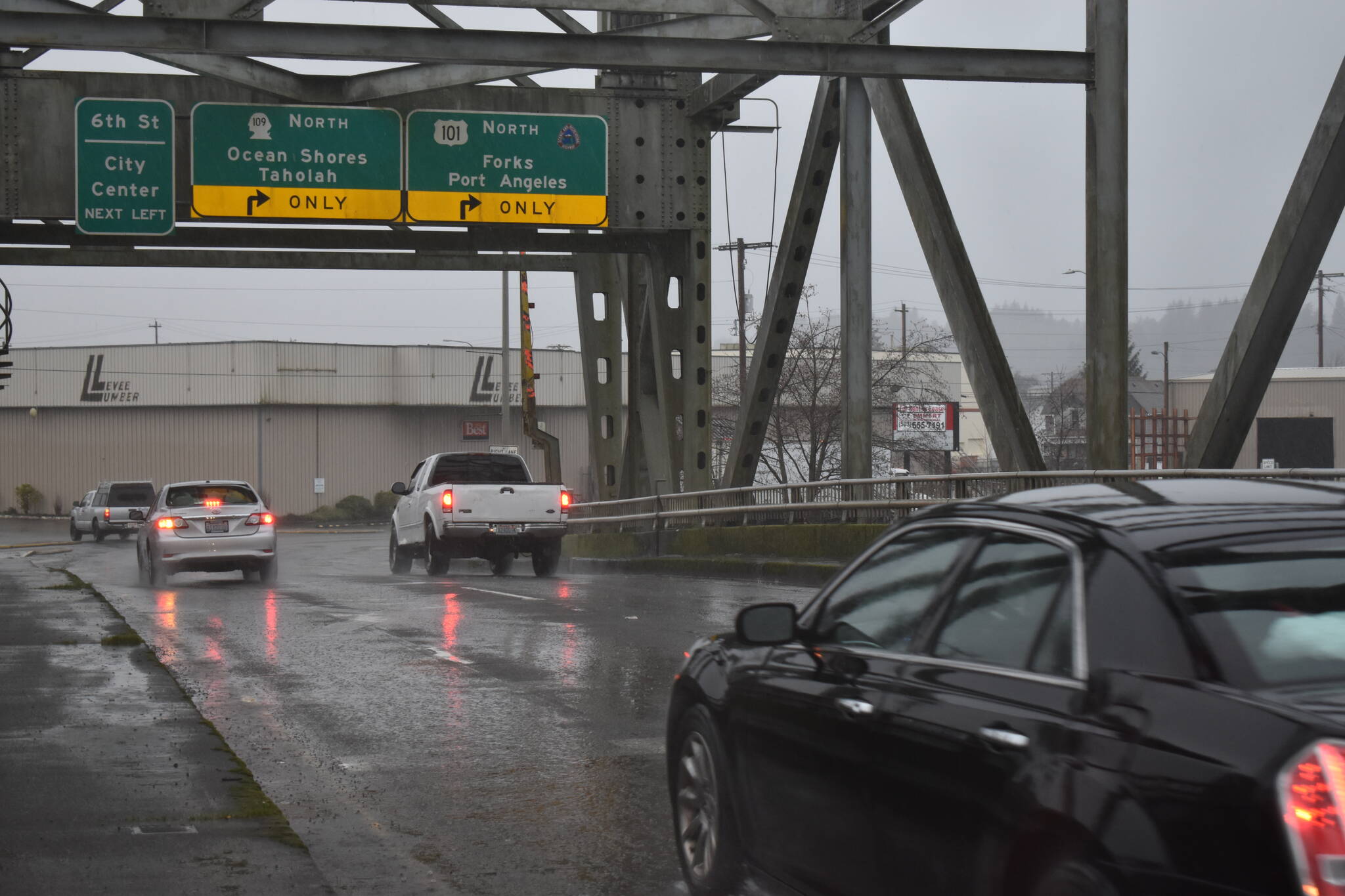 Matthew N. Wells | The Daily World 
Cars and trucks head west over Riverside Bridge in Hoquiam during rainfall Tuesday, Jan. 11, 2022, which was expected to continue until Thursday morning, according to the National Weather Service in Seattle.