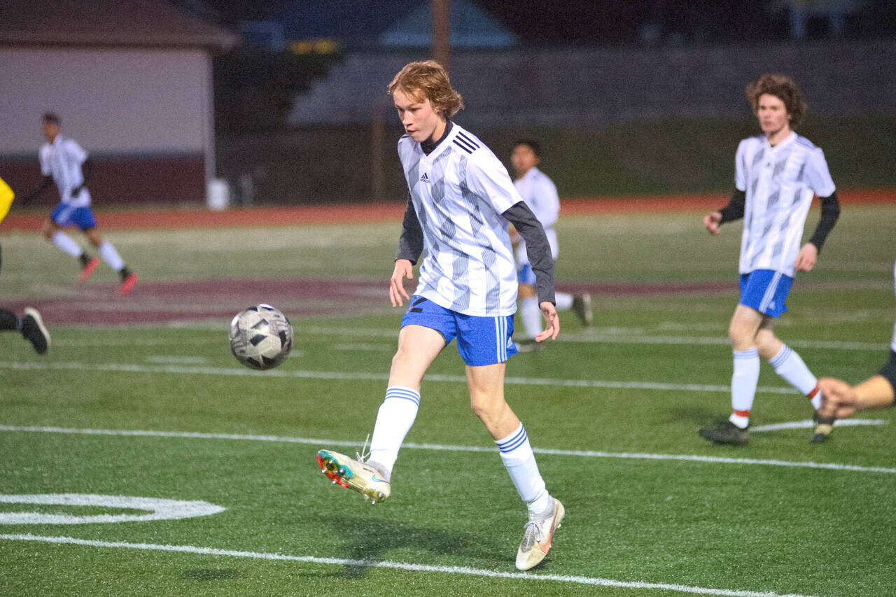 DAILY WORLD FILE PHOTO Elma midfielder Cason Seaberg, seen here in a file photo, scored a goal and had two assists in a 4-0 win over Tenino on Friday in Tenino.