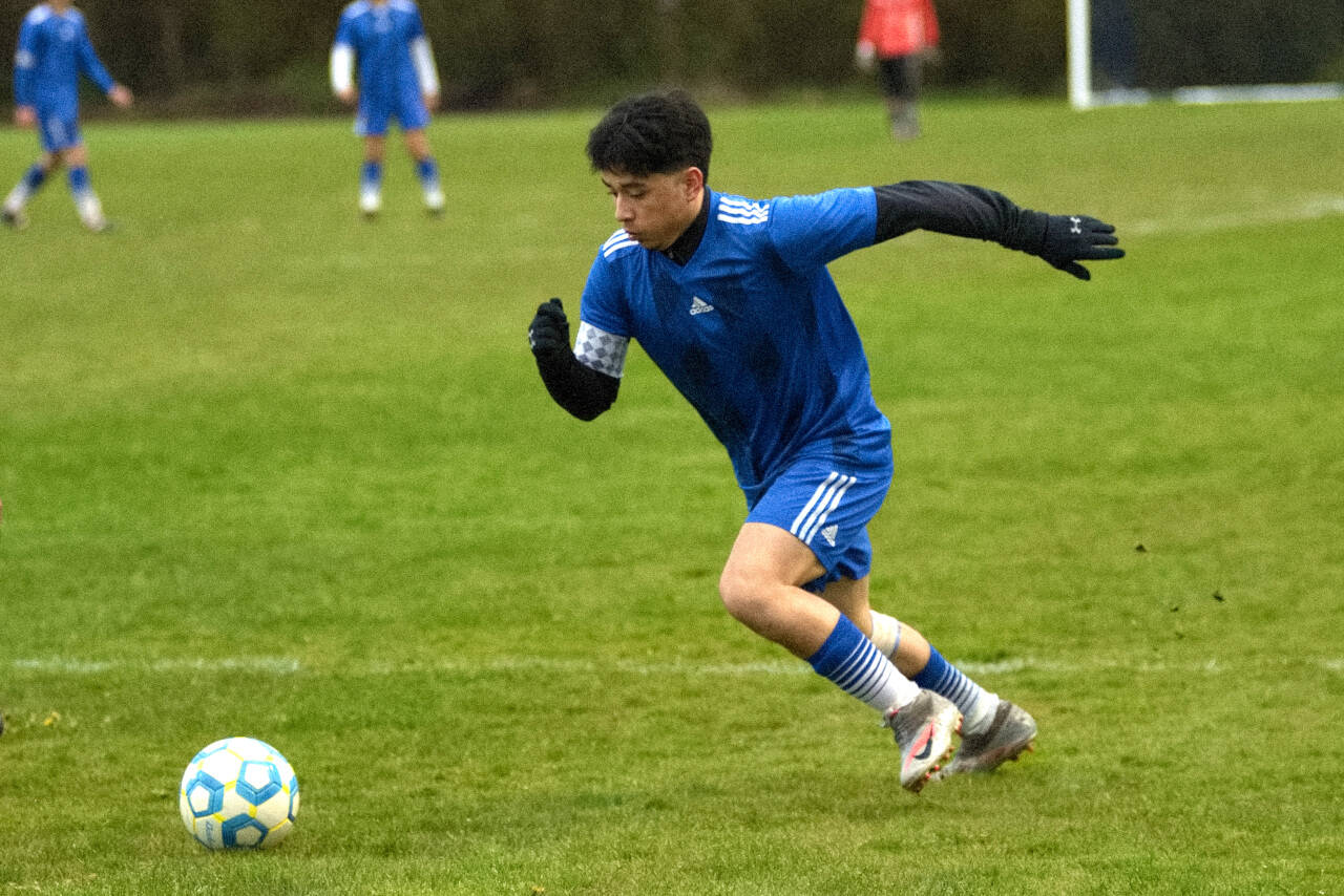 DAILY WORLD FILE PHOTO Elma senior forward Manny Hernandez, seen here in a file photo, scored a goal in the Eagles’ 2-0 win over Montesano on Wednesday in Montesano.