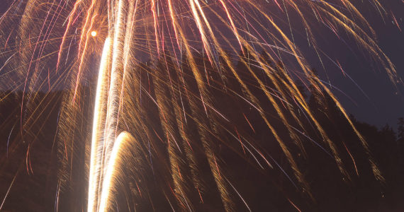 The Daily World | File Photo
Fireworks lighted up the night sky in Aberdeen on July 4, 2015.