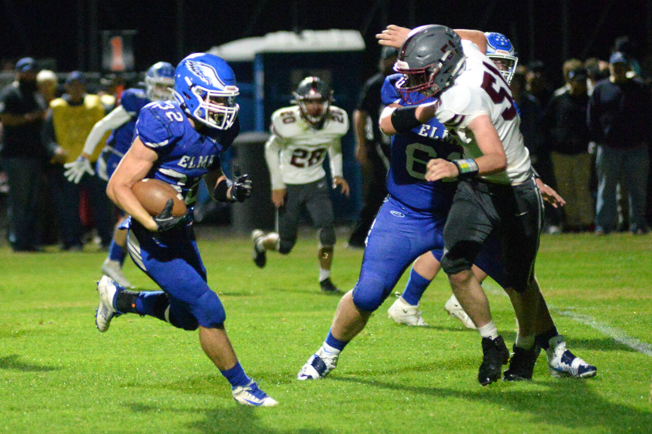 RYAN SPARKS | THE DAILY WORLD Elma running back Isaac Phillips runs for a touchdown during the a 33-30 loss to Hoquiam on Friday in Elma.