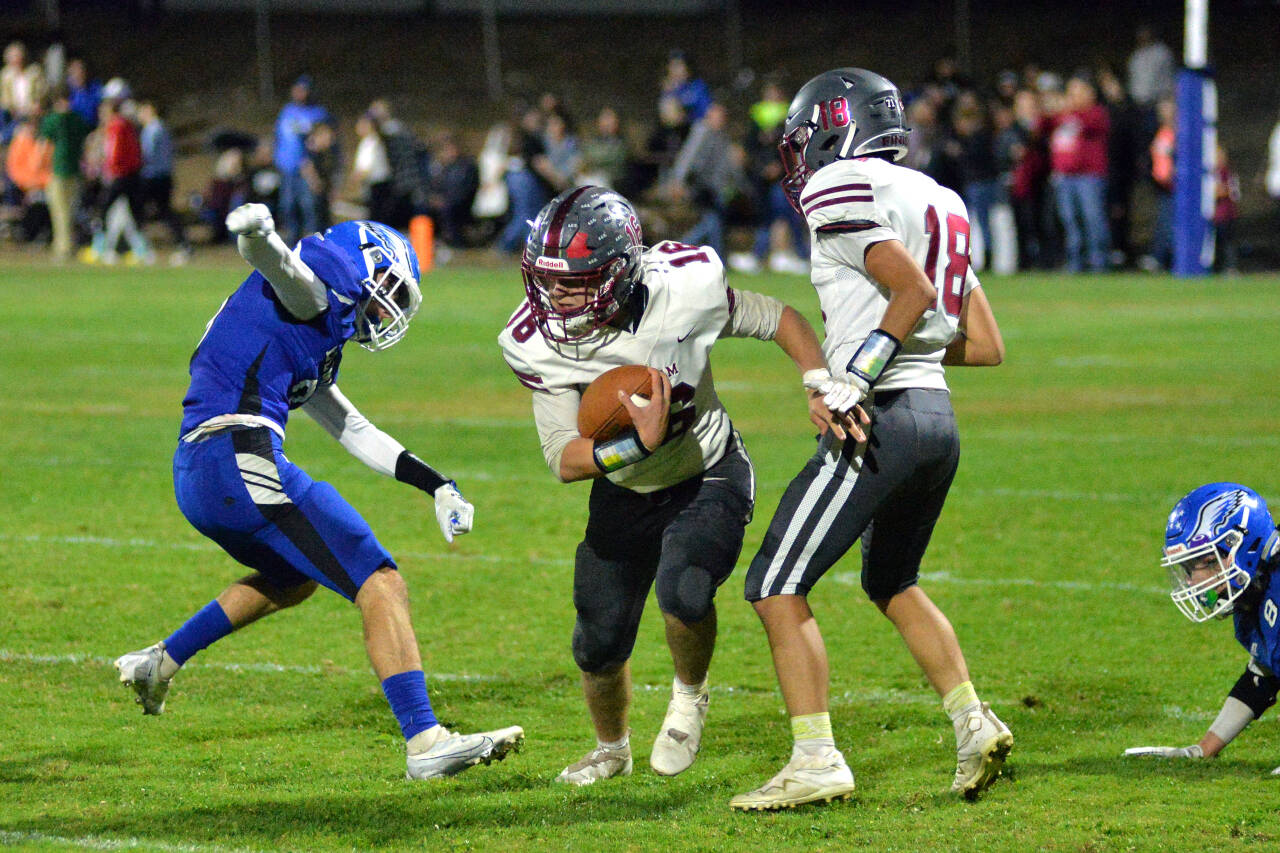 RYAN SPARKS | THE DAILY WORLD Hoquiam running back Jake Templer (16) runs for a first down during the Grizzlies’ 33-30 win over Elma on Friday in Elma. Templer had 132 rushing yards and three touchdowns in the game.