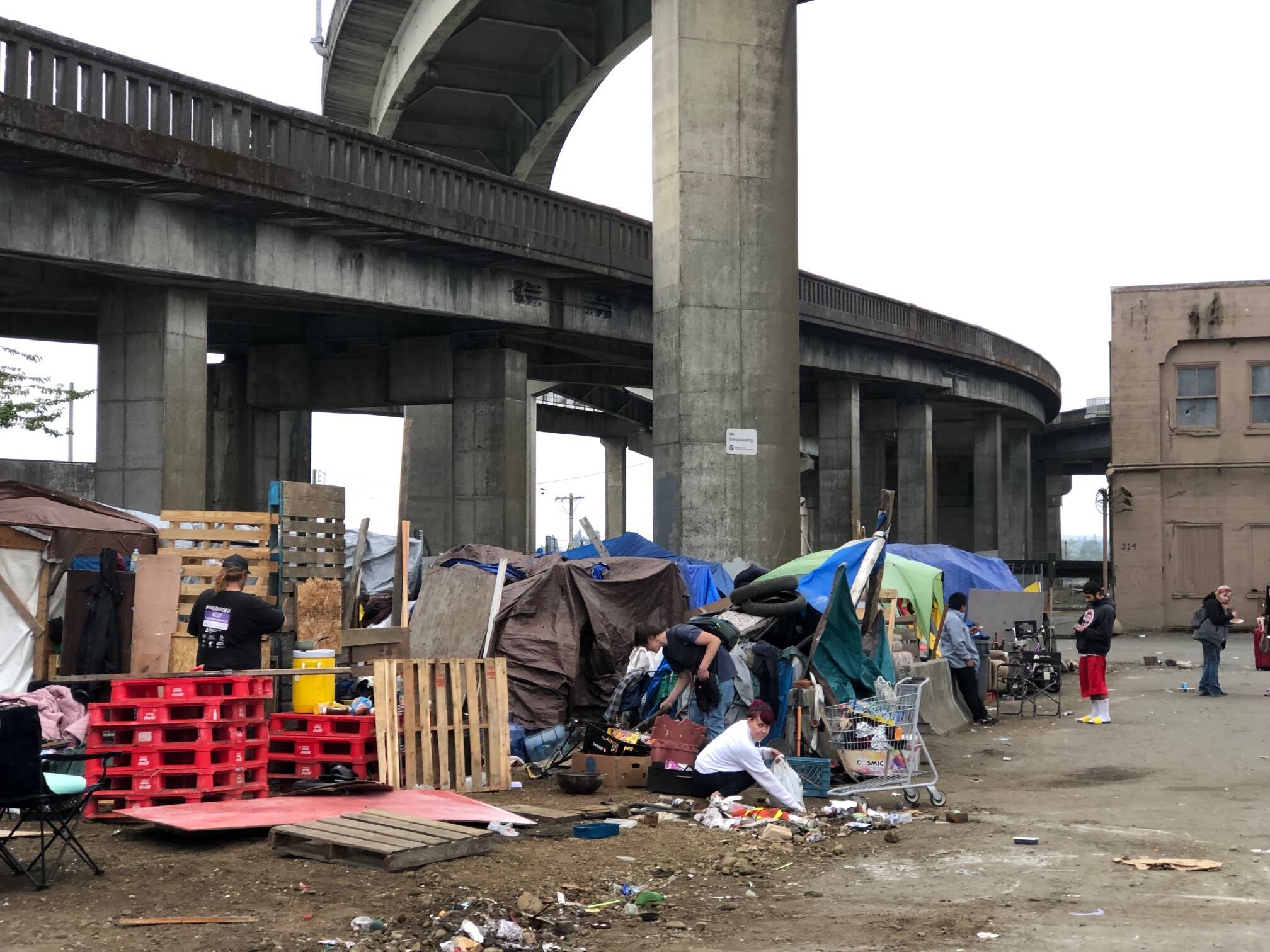 Michael Wagar | The Daily World
A homeless camp at the base of the Chehalis River Bridge reeked with the smell of urine downwind of the shelters on Monday afternoon.