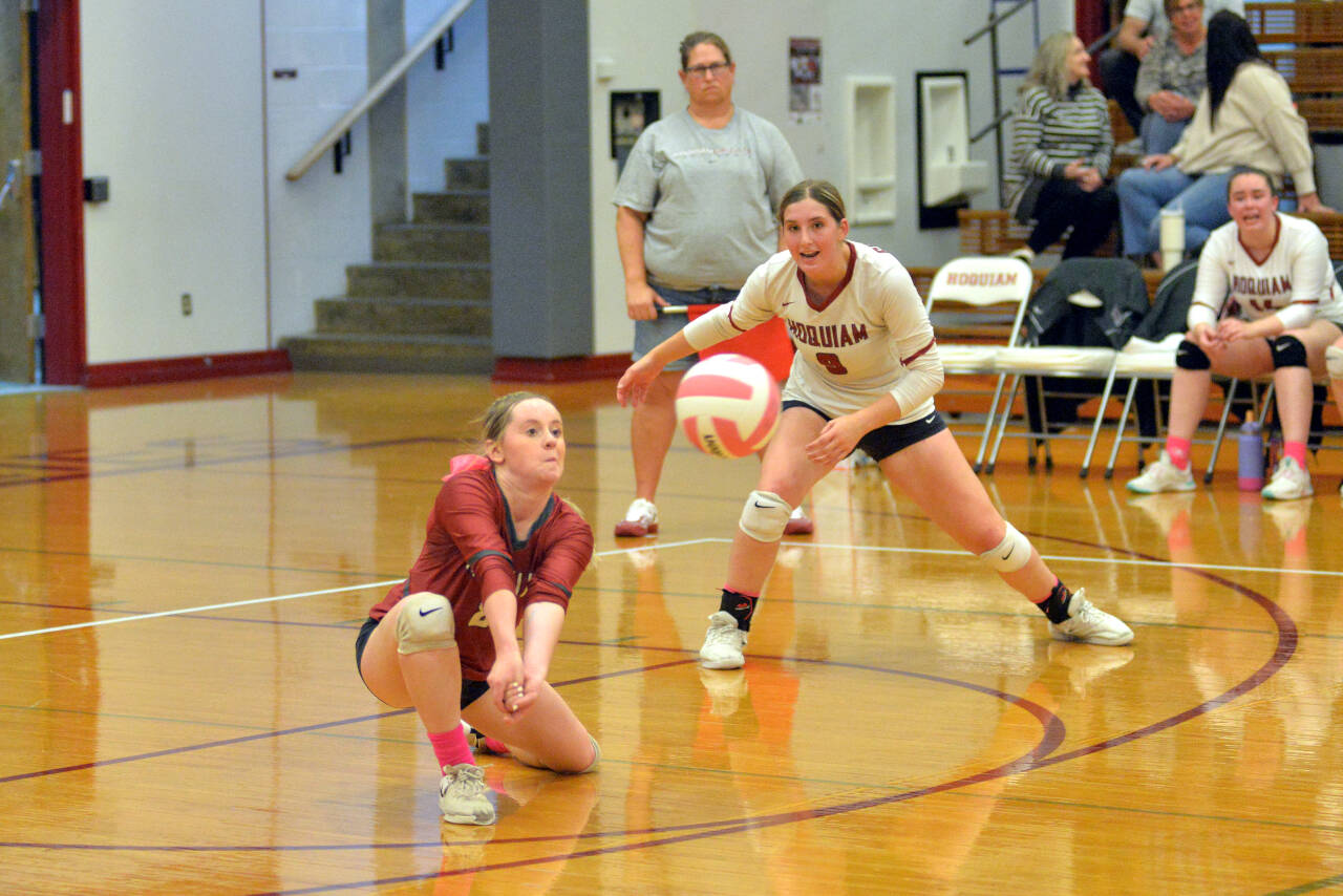 DAILY WORLD FILE PHOTO
Hoquiam libero Graci Bonney-Spradlin, left, led the Grizzlies with 20 digs in a straight-set win over Ocosta on Monday in Hoquiam.