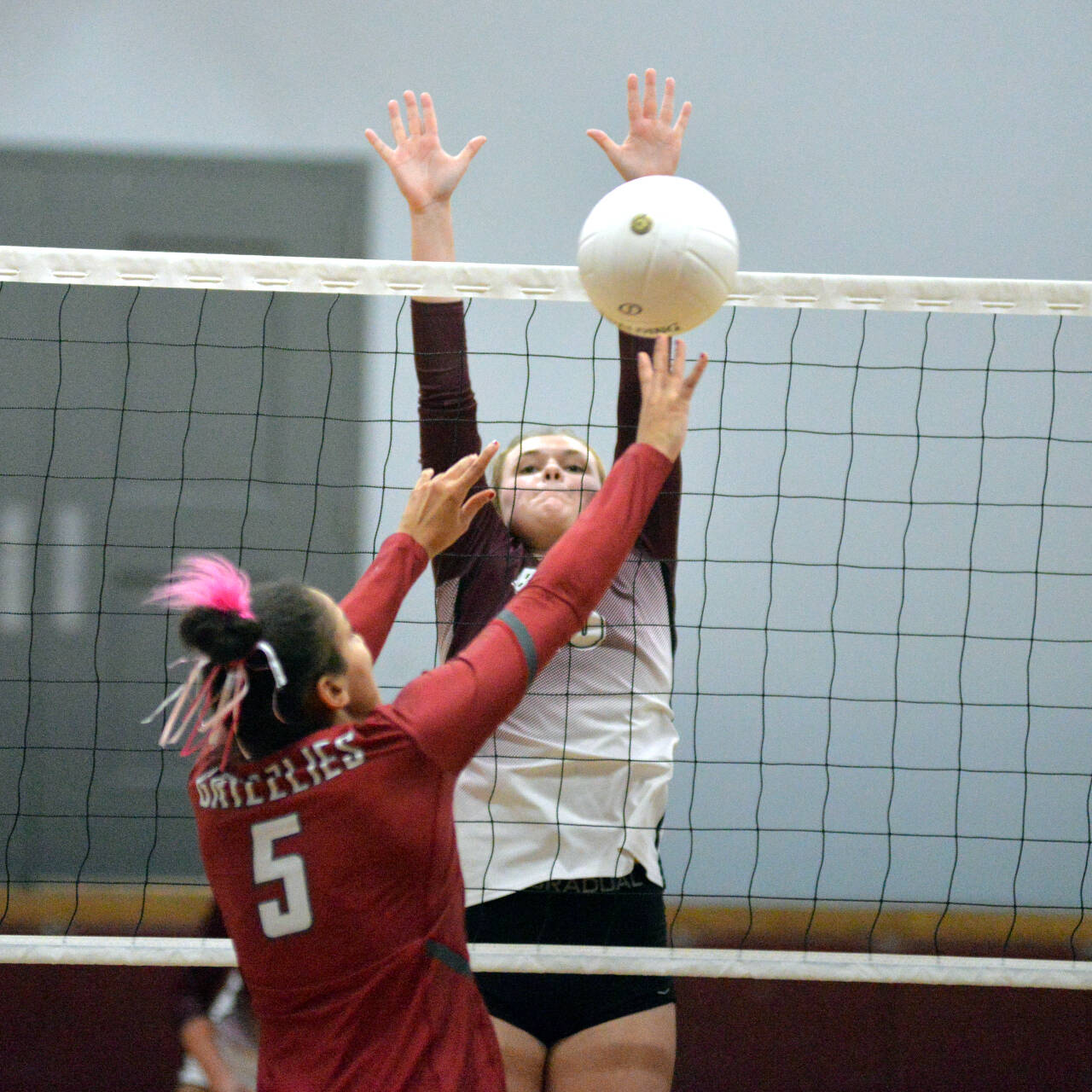 RYAN SPARKS | THE DAILY WORLD Montesano’s Kalia Hatton (10) rises for a block attempt against Hoquiam’s Chloe Kennedy during Montesano’s straight-set loss to the Grizzlies on Thursday in Montesano.