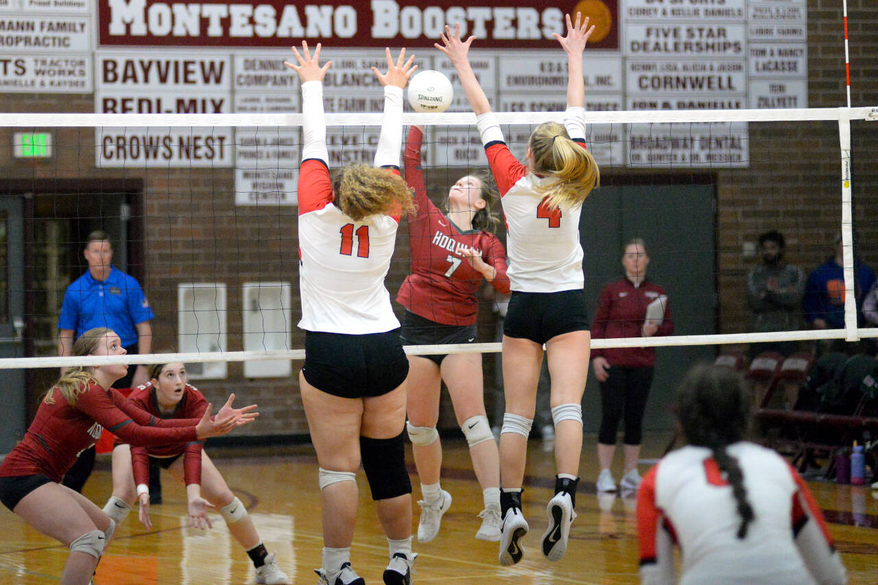 RYAN SPARKS | THE DAILY WORLD Hoquiam’s Ashlinn Cady (7) tries to get the ball through the Castle Rock defense during the Grizzlies’ straight-set loss in a 1A District 4 Tournament semifinal game on Wednesday in Montesano.