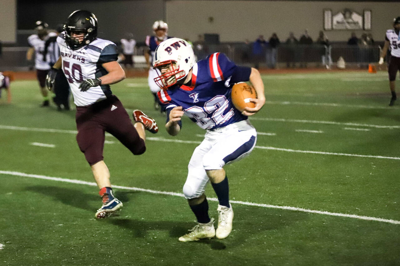 PHOTO BY LARRY BALE 
Pe Ell-Willapa Valley running back Blake Howard (32), seen here in a state-quarterfinal win over Raymond-South Bend last week, will lead the Titans against No. 2 Okanogan in the state semifinals on Saturday in Wenatchee.