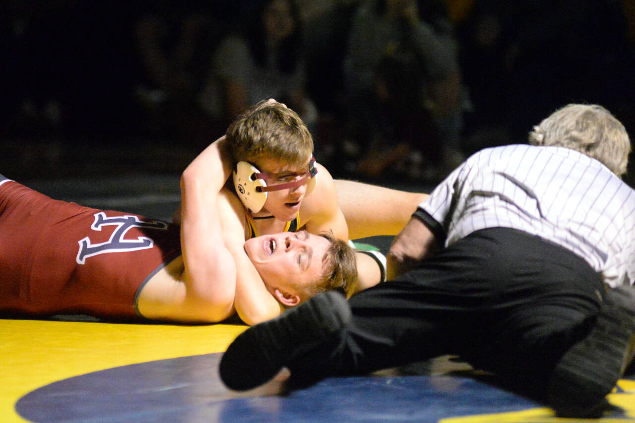 RYAN SPARKS / THE DAILY WORLD
Aberdeen senior Jack Dore, top, peers through his headgear while working to pin Hoquiam senior Logan Avery in the 138-pound match of Aberdeen’s 63-18 dual-meet victory on Tuesday in Aberdeen.