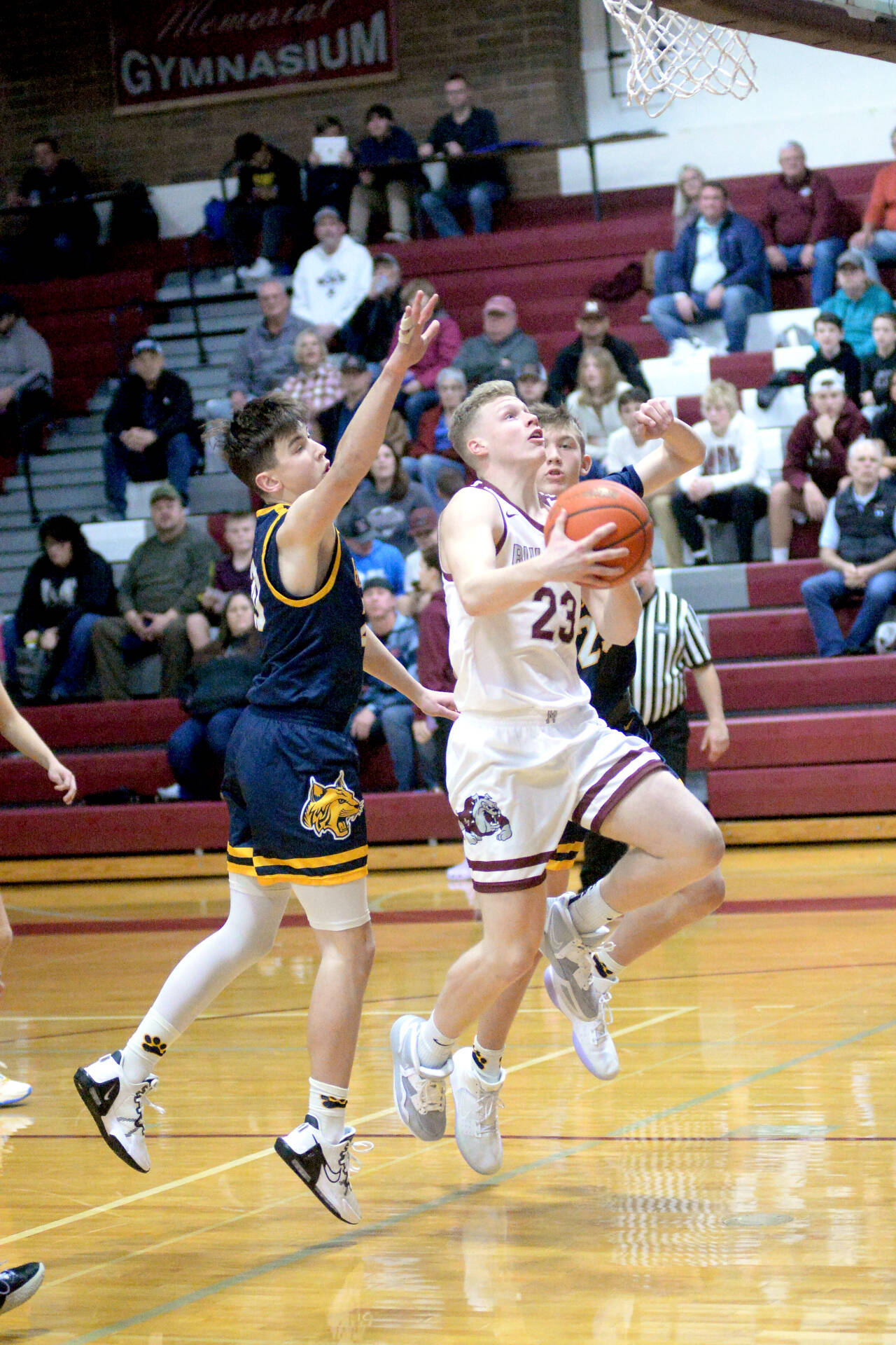 RYAN SPARKS | THE DAILY WORLD Montesano junior Tyce Peterson (23) glides to the basket against Aberdeen’s Patrick Walsh during the Bulldogs’ 45-37 victory on Friday in Montesano.