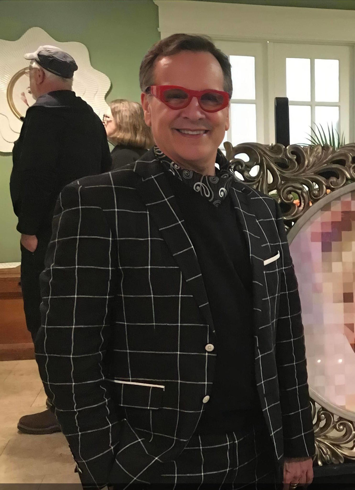 Artist Mestrovich unveils portrait at Raymond show The Daily World