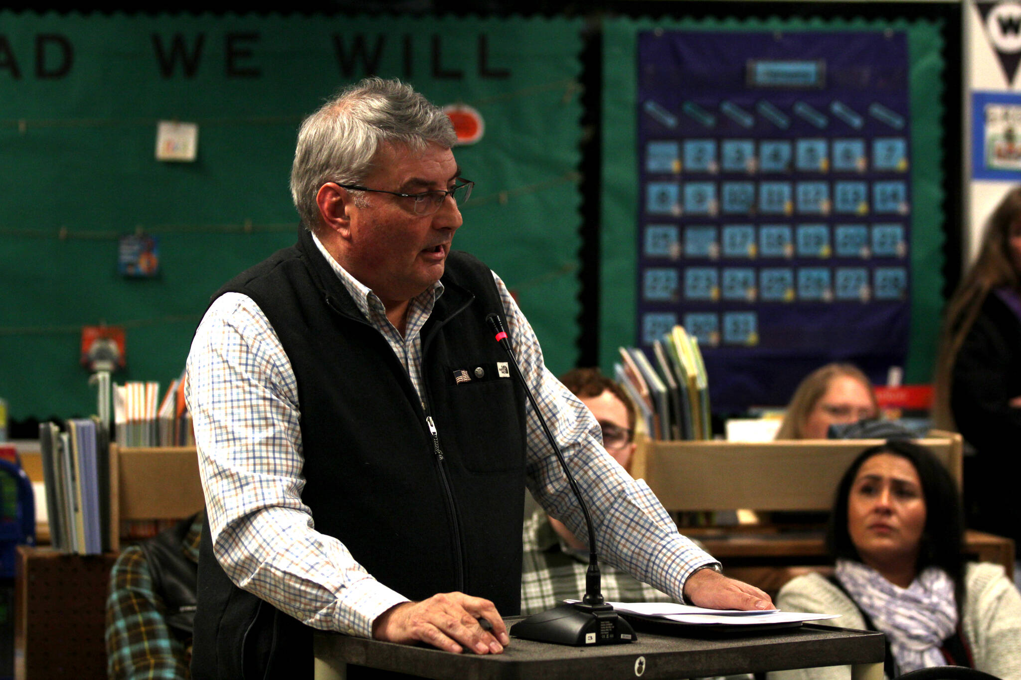 Ocean Shores Mayor Jon Martin speaks to the North Beach School District about a project to build a tsunami tower near Ocean Shores Elementary School on Jan. 17. (Michael S. Lockett / The Daily World)