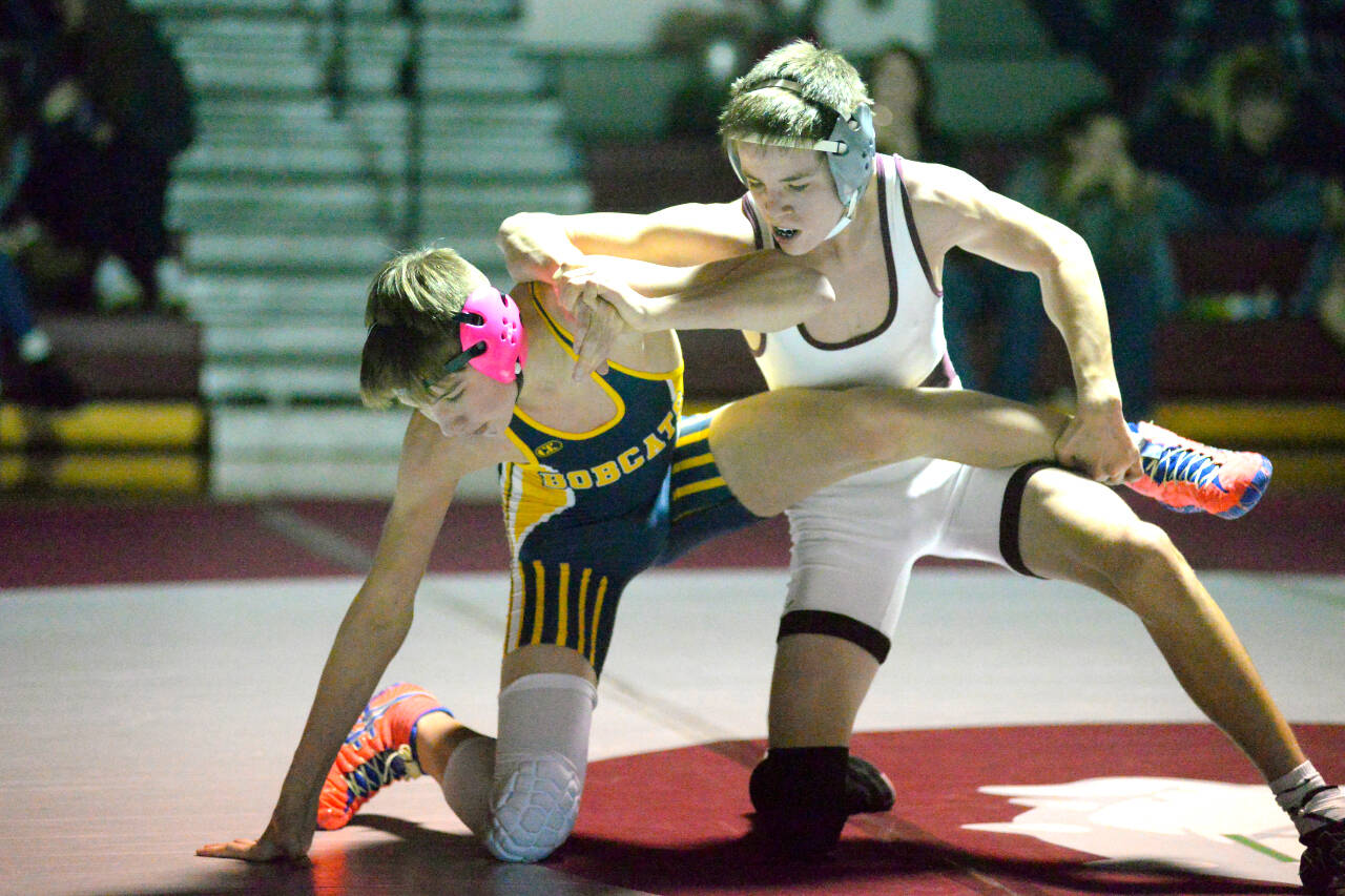 RYAN SPARKS | THE DAILY WORLD Aberdeen’s Mikey Hatton, left, tries to escape the grasp of Montesano’s Kole Kiesbu during a dual meet on Wednesday at Montesano High School. Aberdeen would win the meet 45-33.