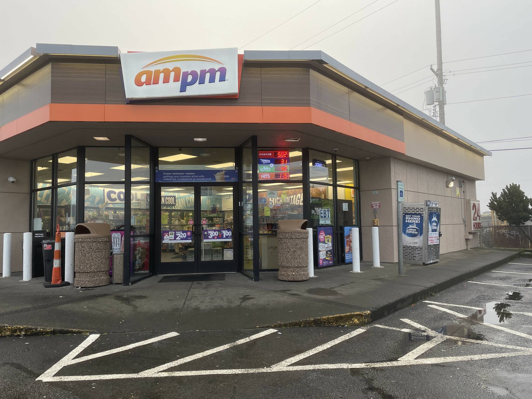 A man was arrested Sunday morning after passing a cashier at the ampm convenience store a note demanding the contents of the register. (Michael S. Lockett / The Daily World)