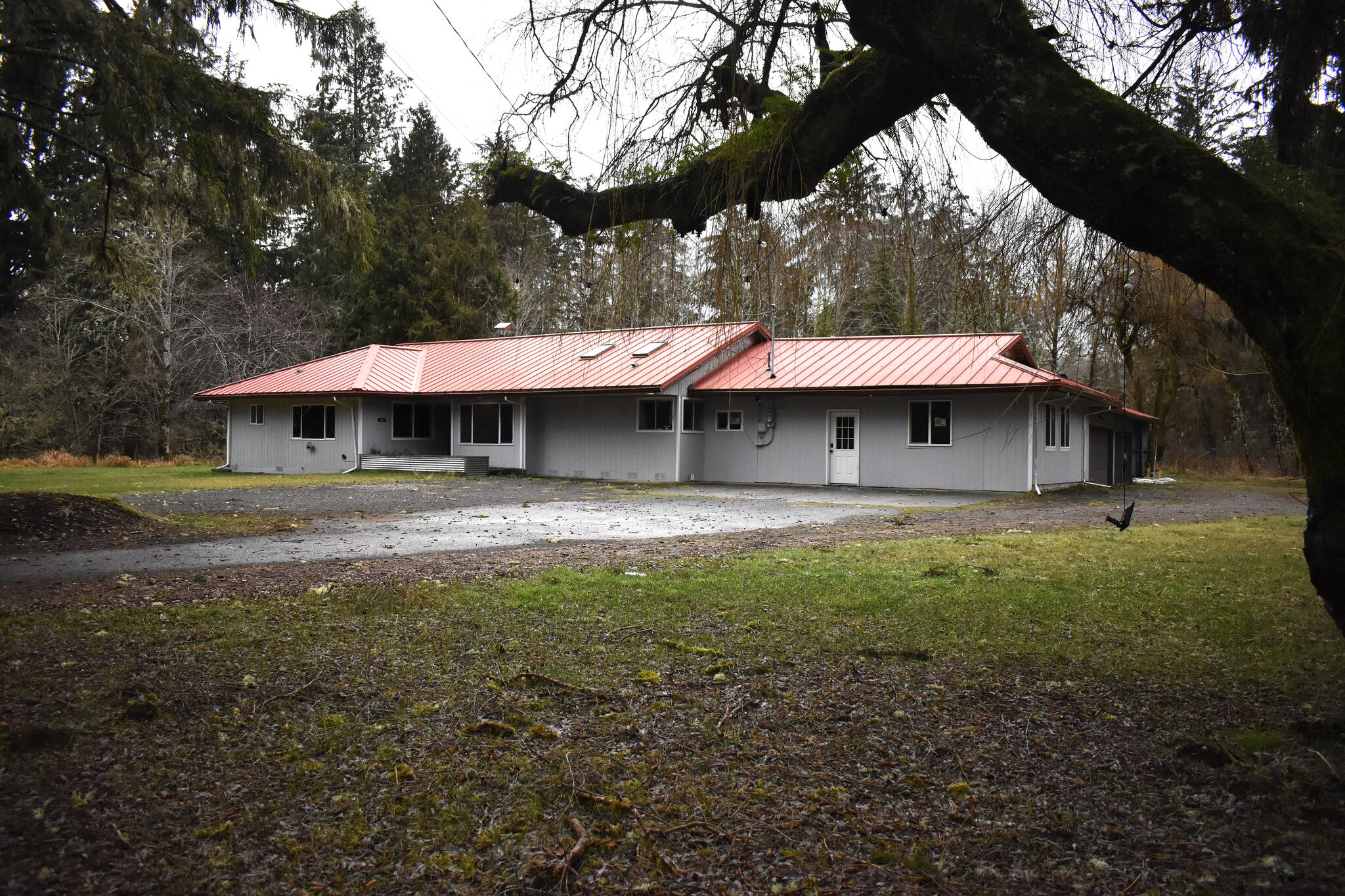 (Matthew N. Wells / The Daily World) A building sits at the address of the proposed site, according to a Board of County Commissioner's agenda, for a "near-Aberdeen" cold weather shelter on State Route 105. County officials and shelter providers terminated efforts to open the shelter, citing logistical issues.