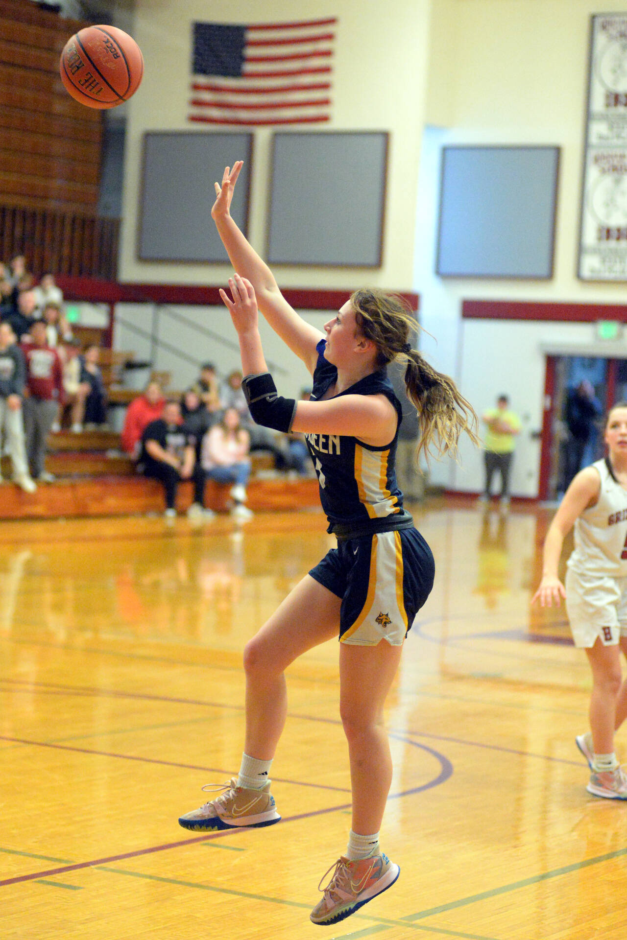 RYAN SPARKS | THE DAILY WORLD Aberdeen’s Zoe Troeh scores on a running jump shot during the Bobcats’ 52-44 win on Thursday in Hoquiam.